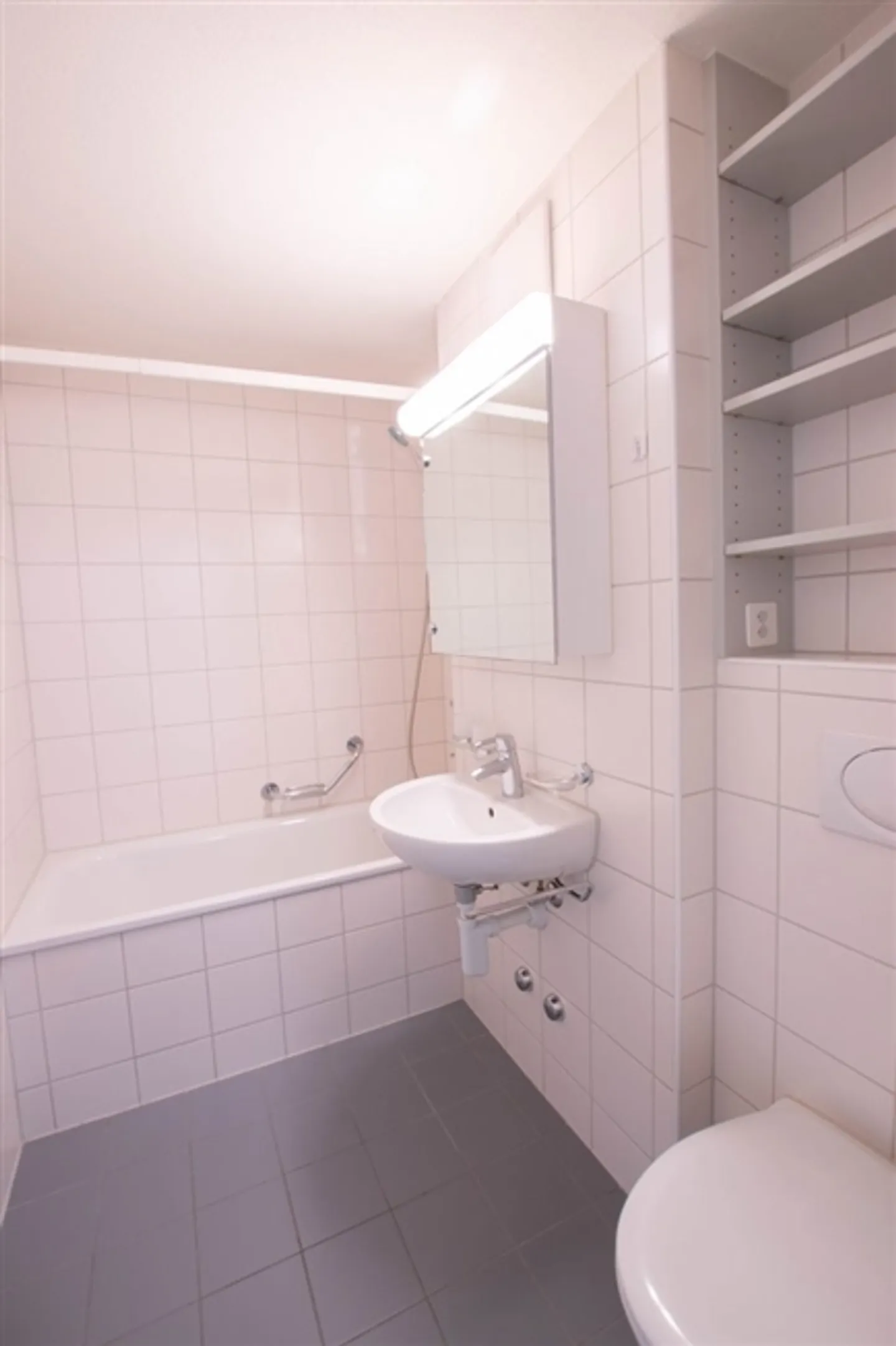 Belle appartement de 2,5 pièces avec vue sur la verdure - Photo 5 sur 6