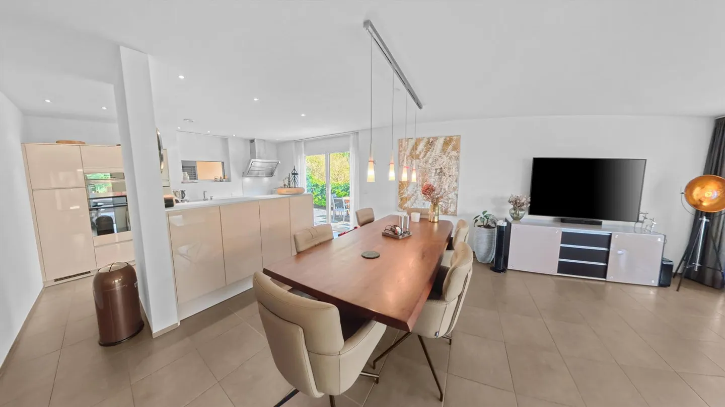 Grosszügiges 6.5-Zimmer-Terrassenhaus mit unverbaubarer Aussicht - Foto 10 von 24