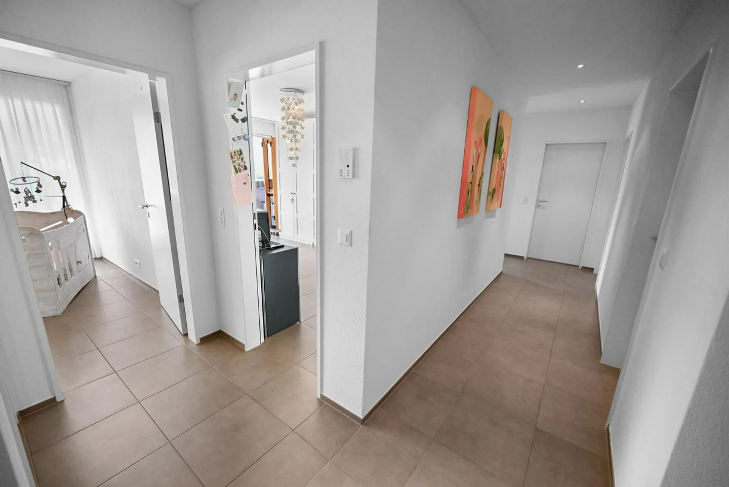Grosszügiges 6.5-Zimmer-Terrassenhaus mit unverbaubarer Aussicht - Foto 13 von 24