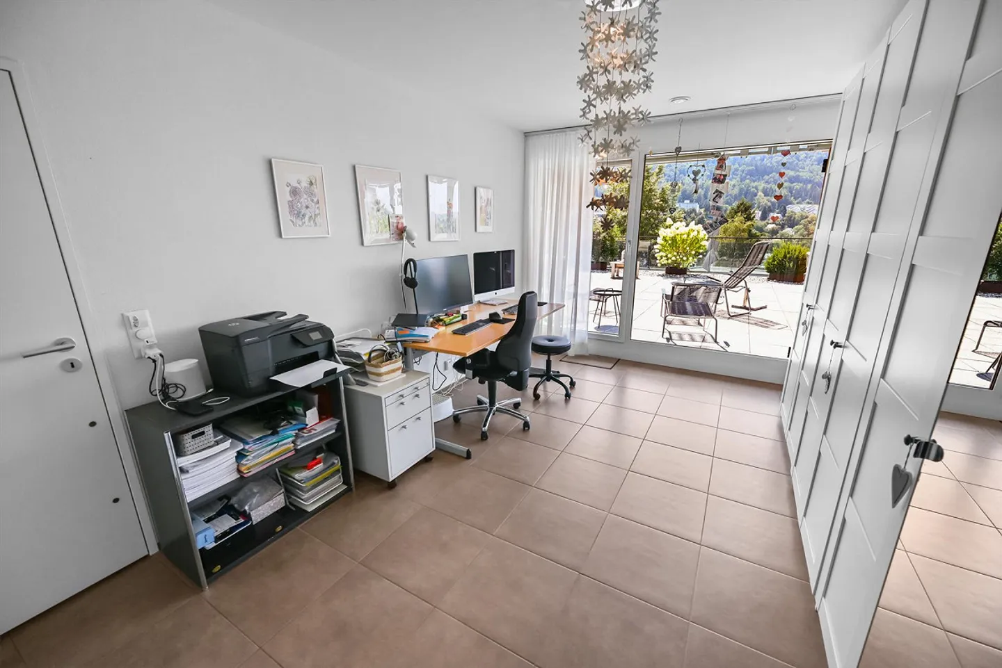 Grosszügiges 6.5-Zimmer-Terrassenhaus mit unverbaubarer Aussicht - Foto 14 von 24