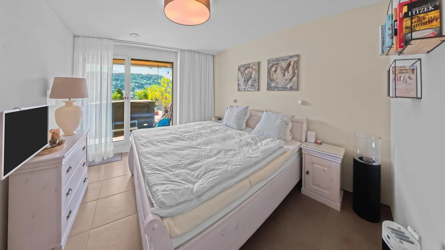 Grosszügiges 6.5-Zimmer-Terrassenhaus mit unverbaubarer Aussicht - Foto 15 von 24