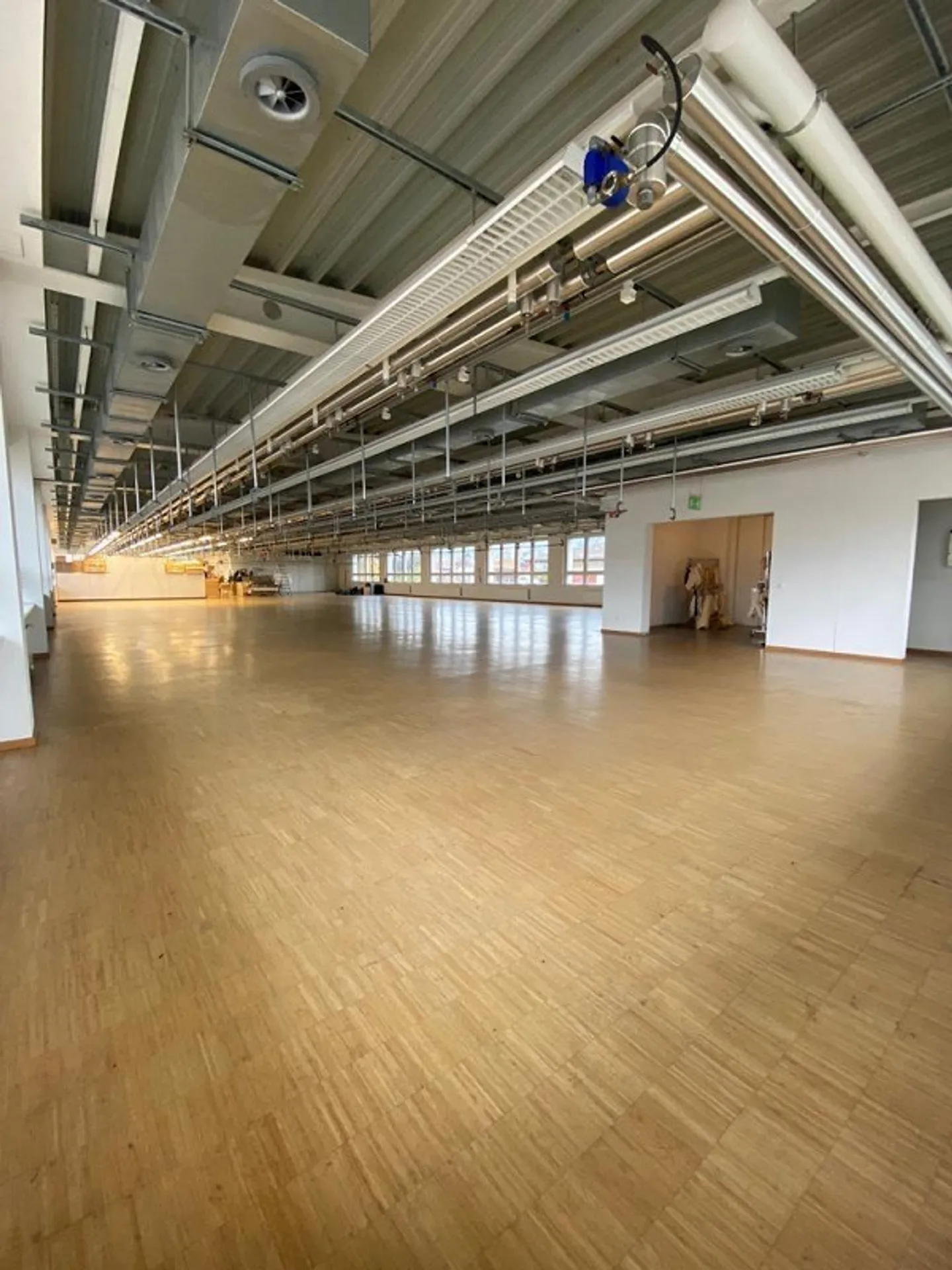 700m2 Bureau / Commerce / Vente / Production / Espace de Stockage - Photo 2 sur 4
