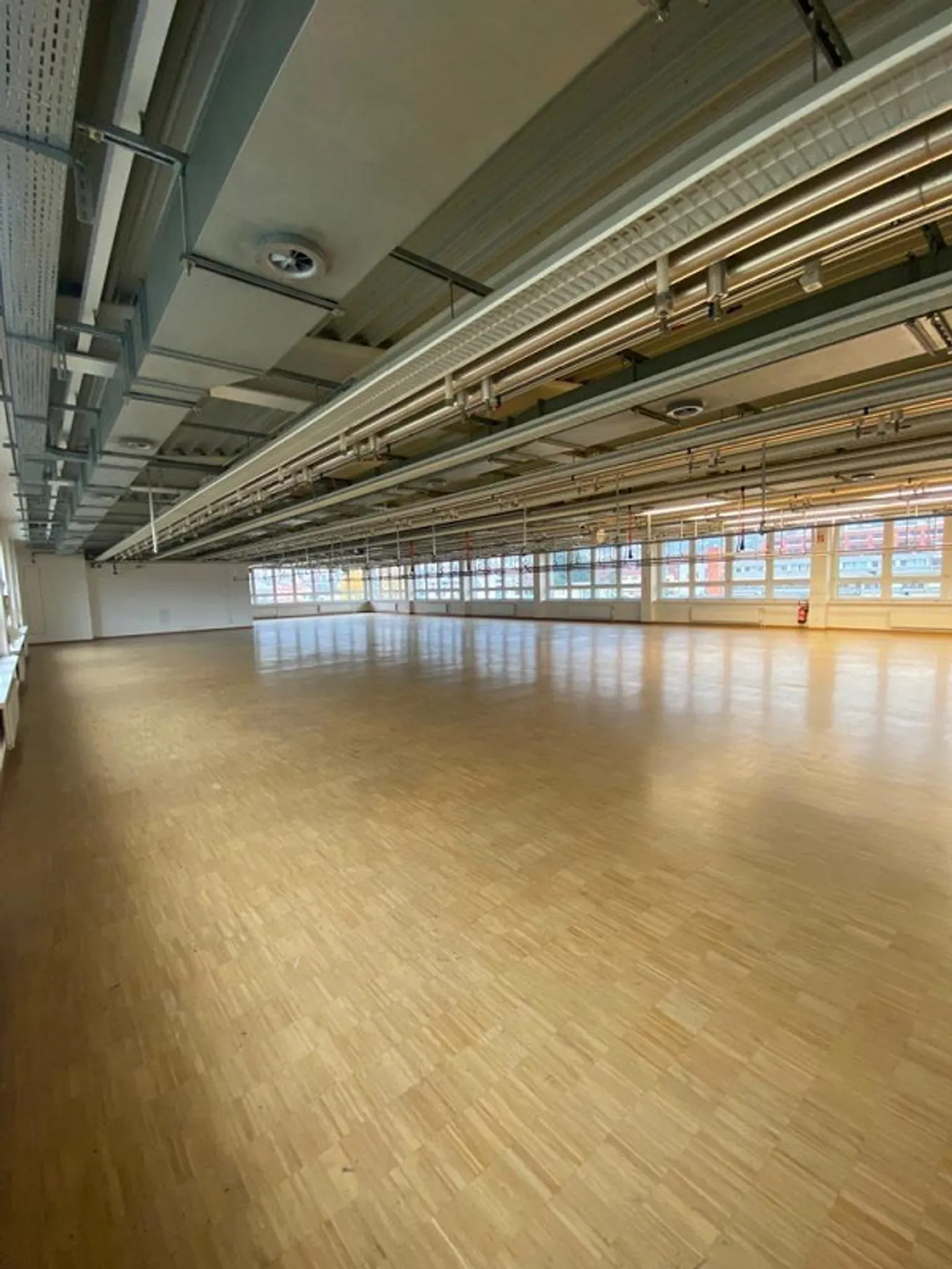 700m2 Bureau / Commerce / Vente / Production / Espace de Stockage - Photo 3 sur 4