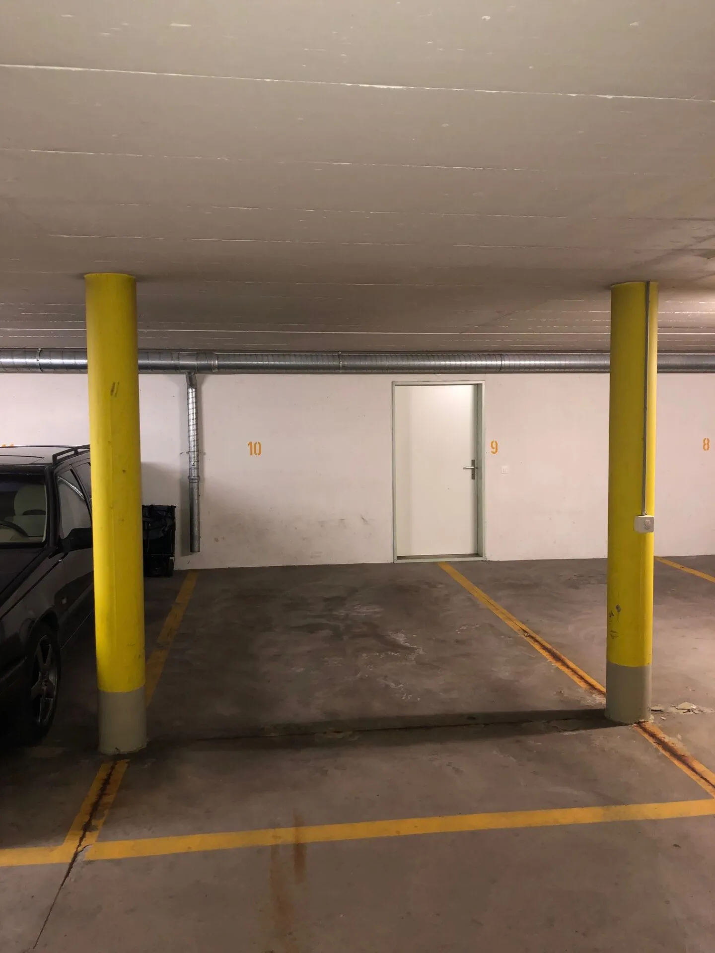 Privater Garagenparkplatz - Foto 2 von 2