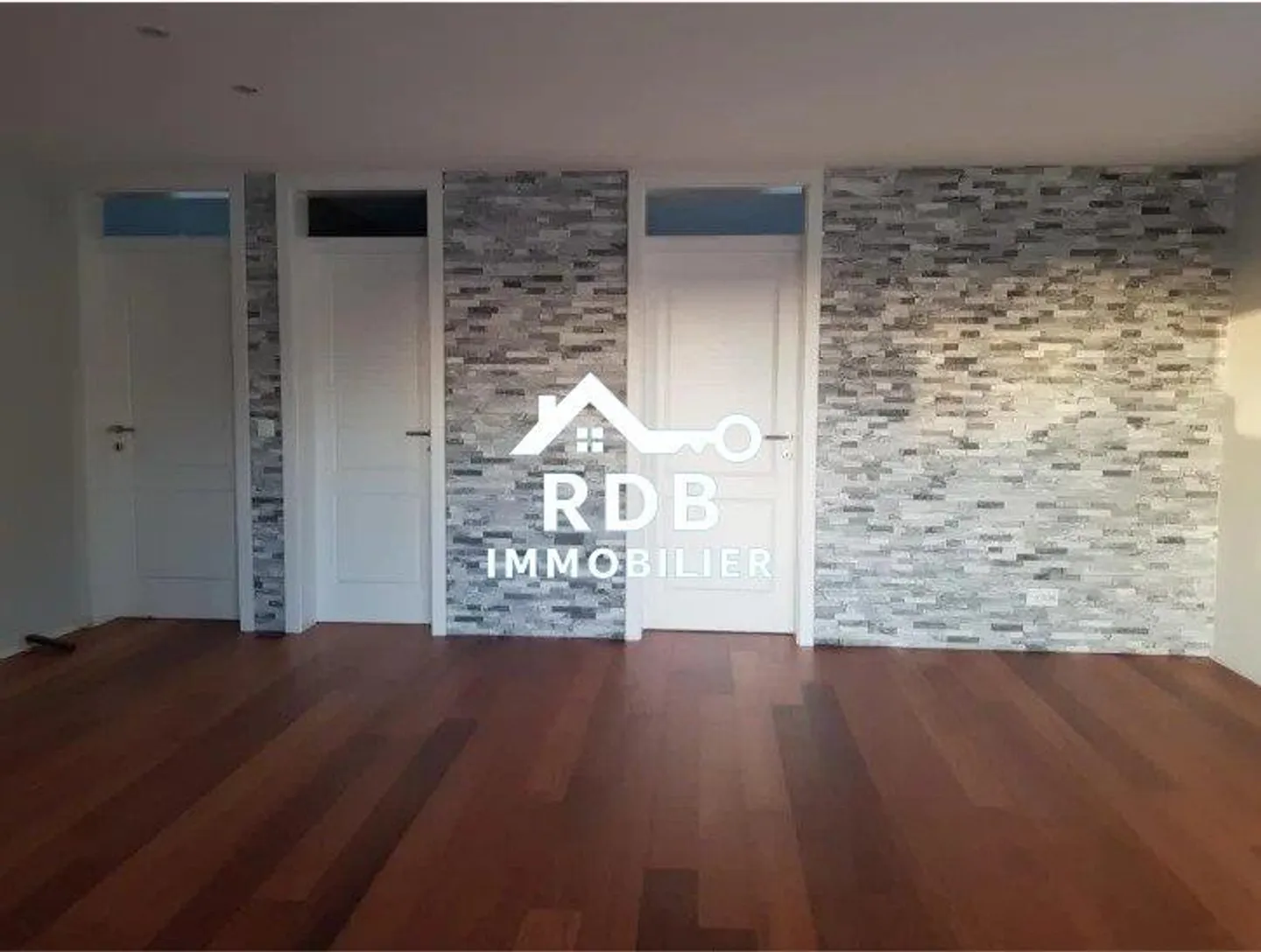Appartement Charmant avec Balcon - Photo 2 sur 13