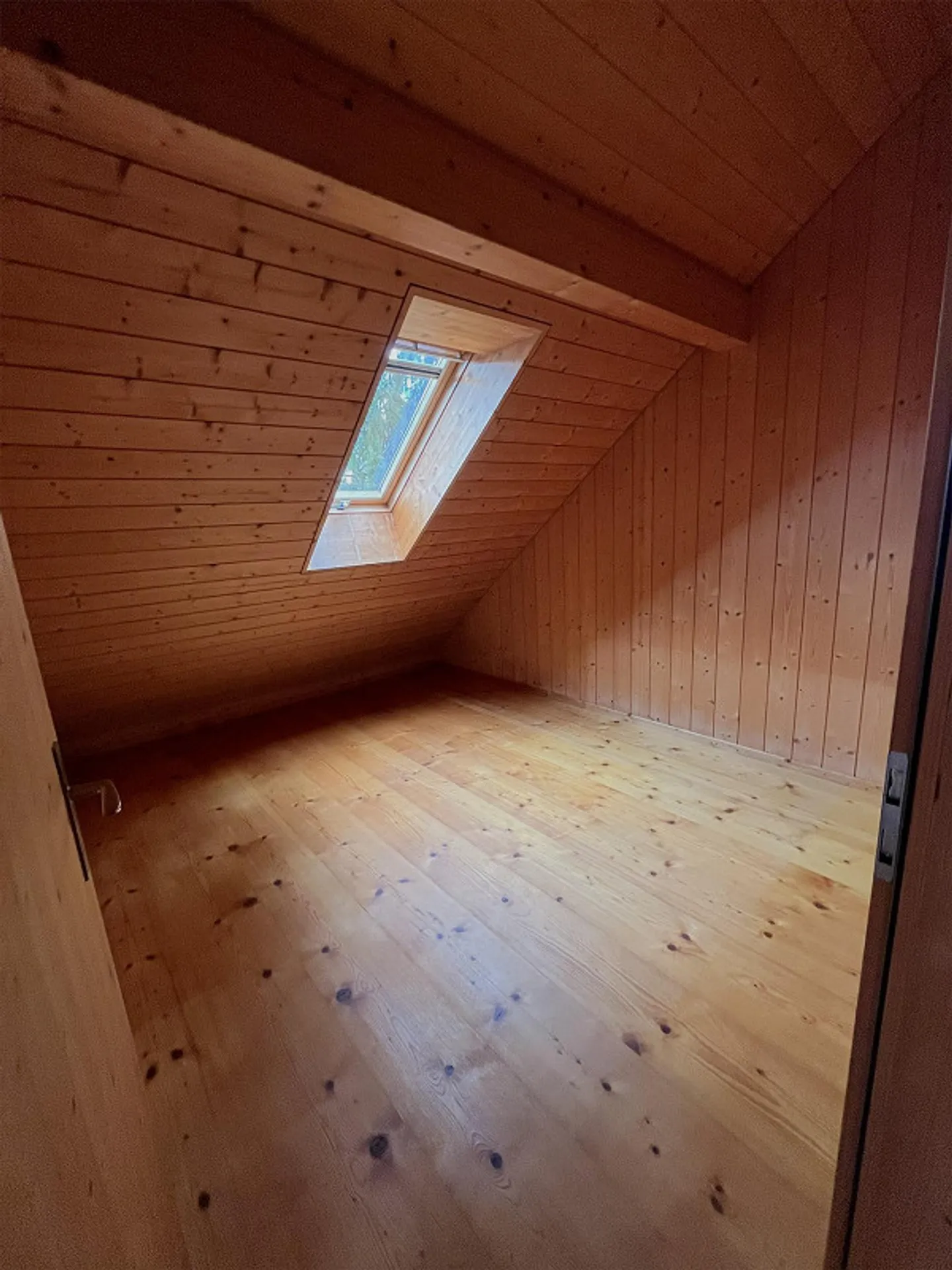 Charming 2.5-room attic apartment in the countryside with Alpine views - Photo 9 of 13