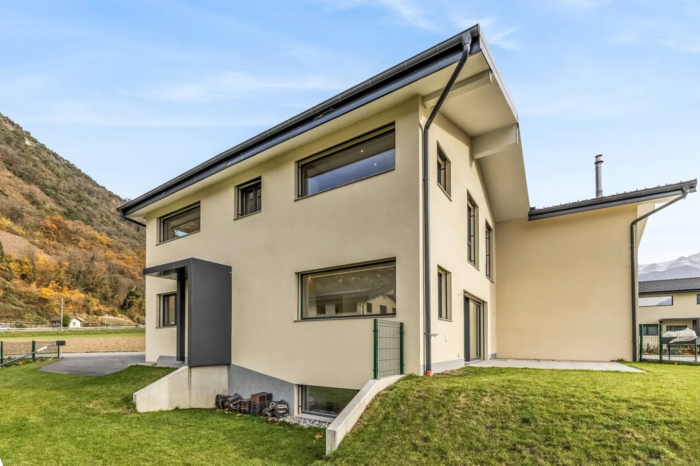 Wunderschöne neue Villa in einem neuen Viertel! - Foto 16 von 17