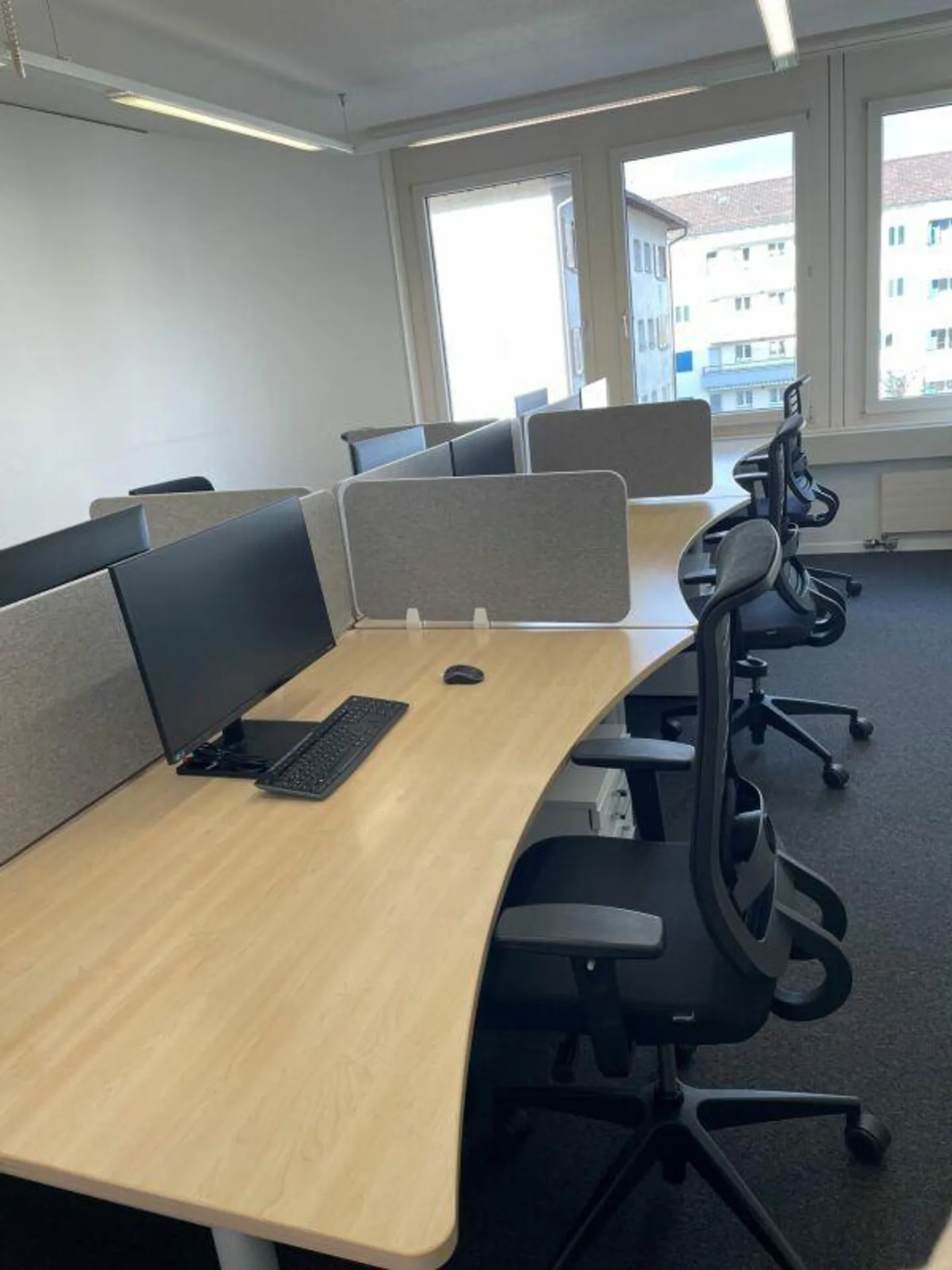 UFFICIO LUMINOSO IN POSIZIONE IDEALE I AREA DI CO-WORKING - Foto 1 di 5