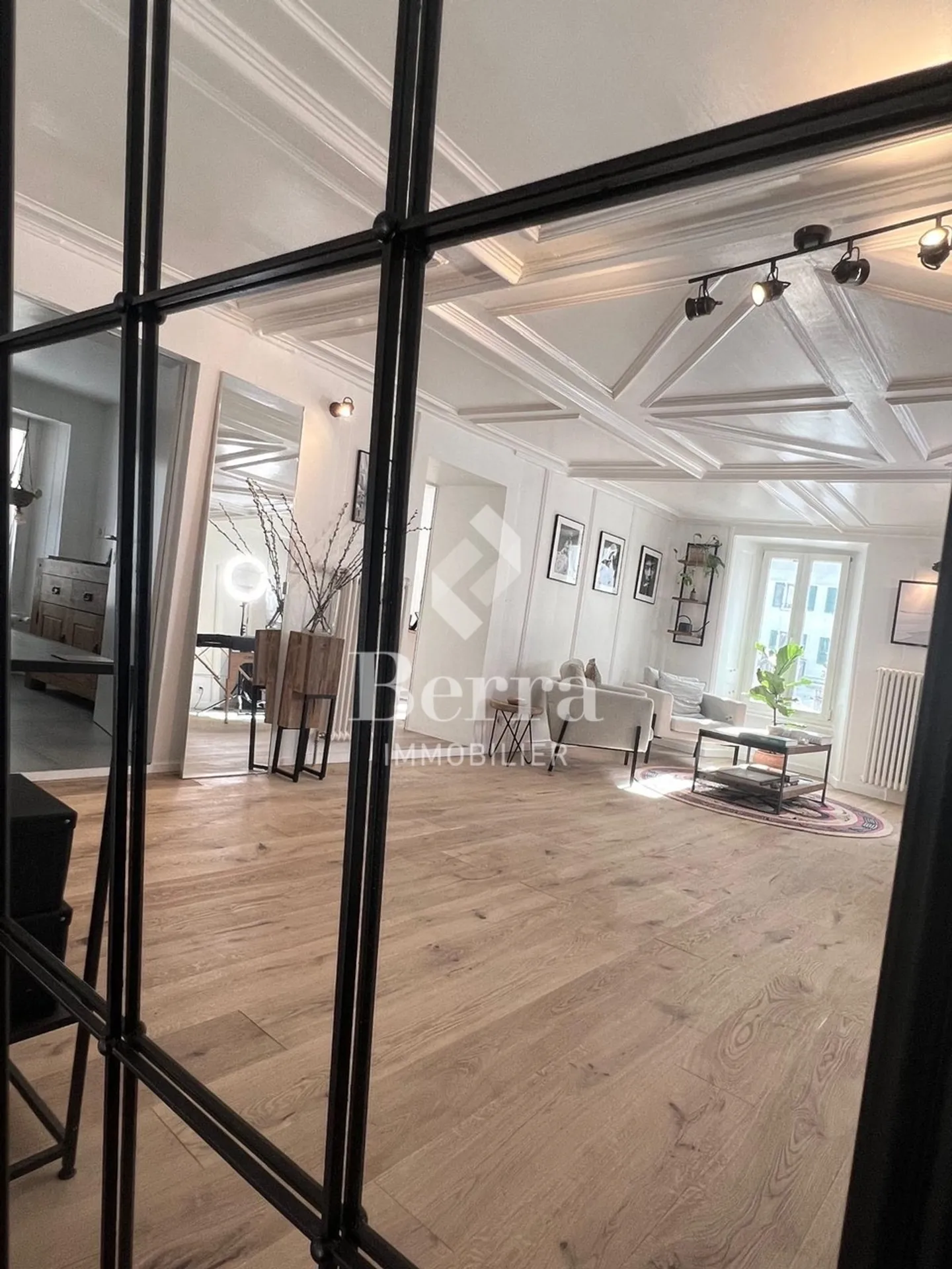 Superb 2.5 room apartment in the heart of Bourg - Photo 2 of 10