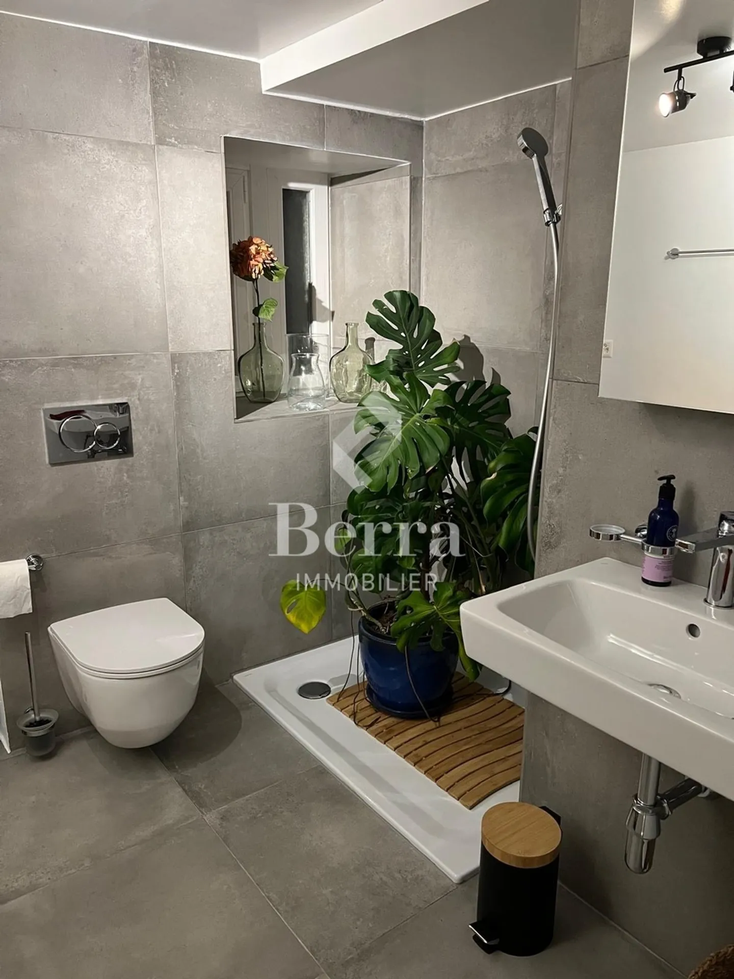 Superb 2.5 room apartment in the heart of Bourg - Photo 4 of 10