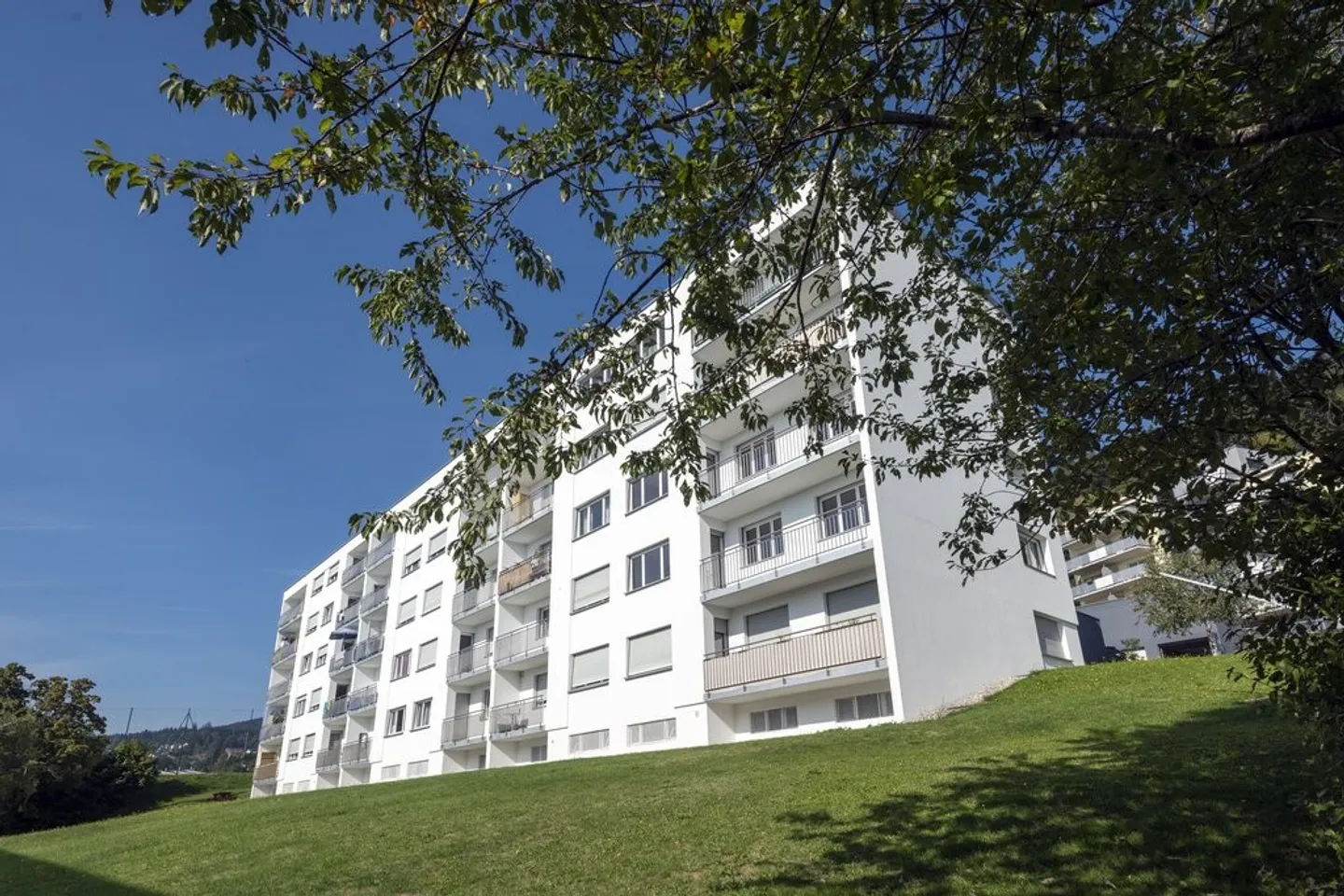 Appartement de quatre pièces au 2ème étage - Photo 1 sur 7