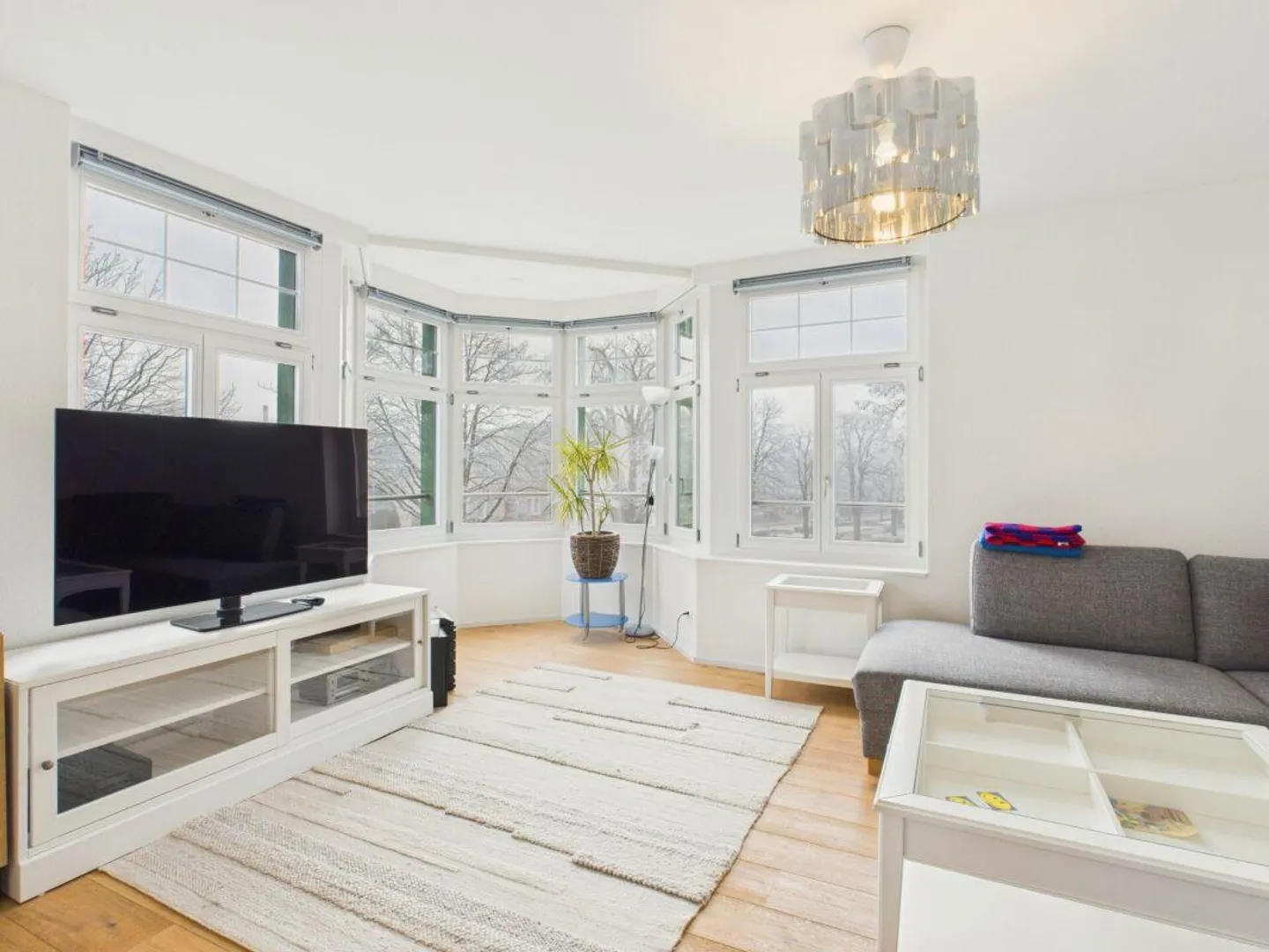 Spacious 4.5-room apartment for residential or commercial use in the heart of Wil - Photo 1 of 15