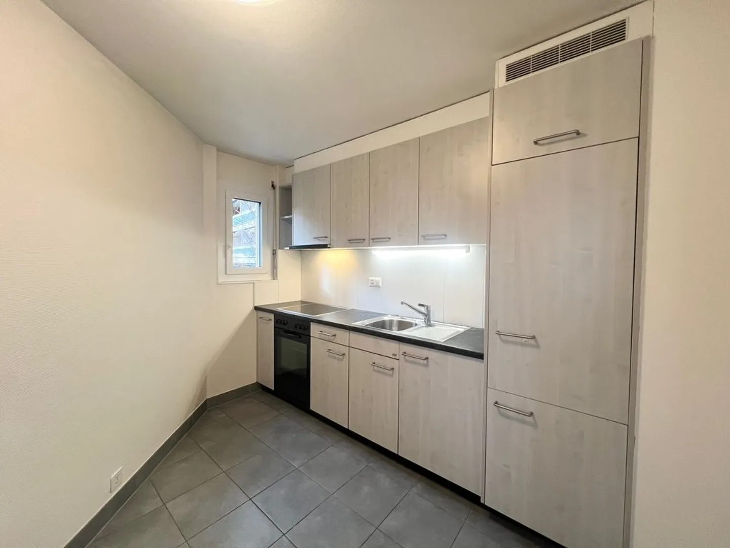 Beautiful Apartment - Photo 3 of 8