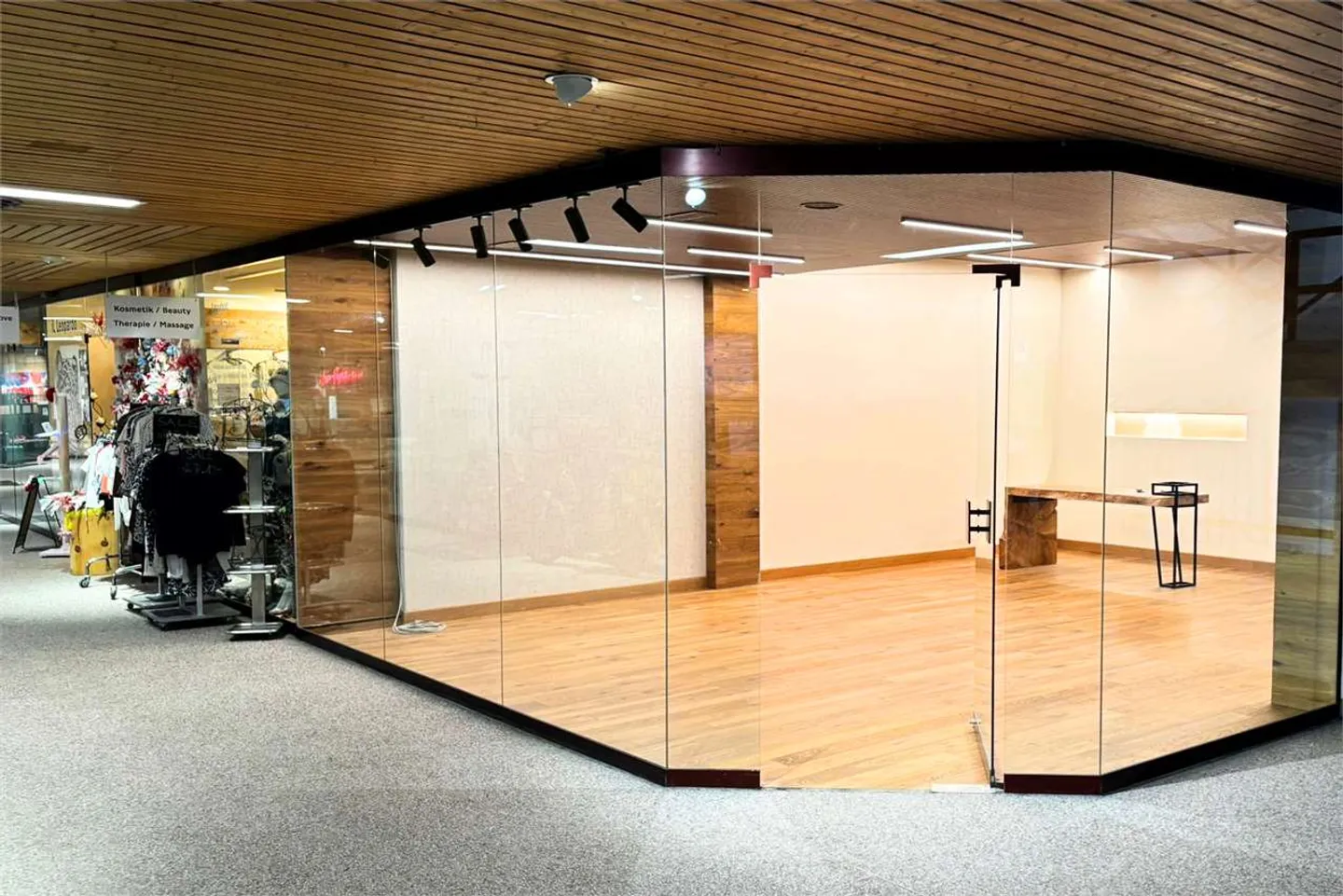 Espace commercial élégant à St. Moritz - Photo 4 sur 15