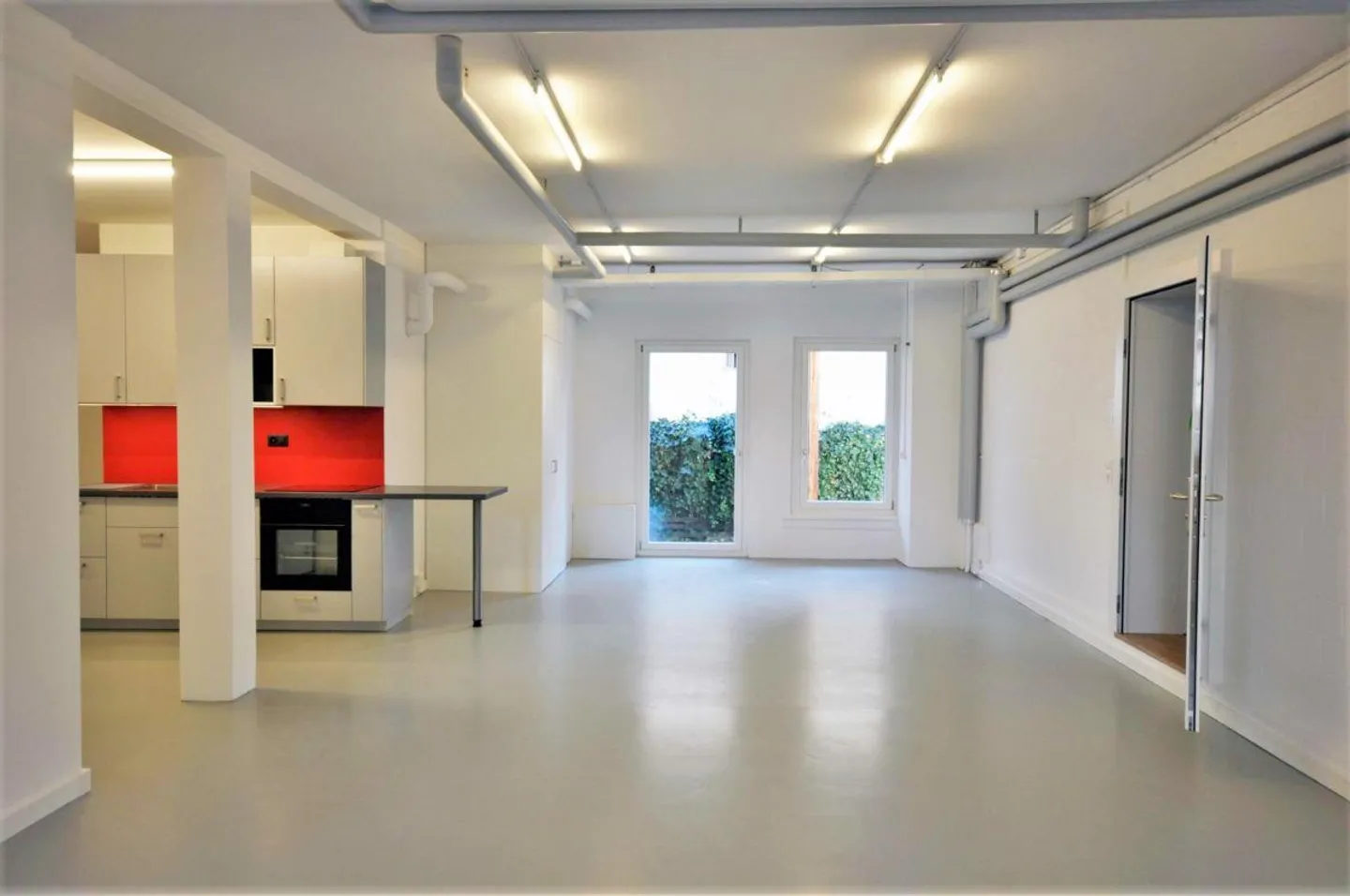 Sehr helles Wohn-Atelier/Wohn-Studio im Parterre auf der Breite - Photo 1 of 8