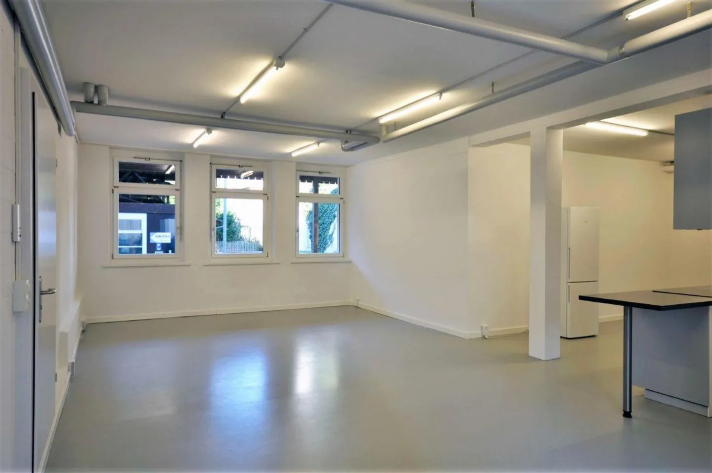 Sehr helles Wohn-Atelier/Wohn-Studio im Parterre auf der Breite - Photo 2 of 8