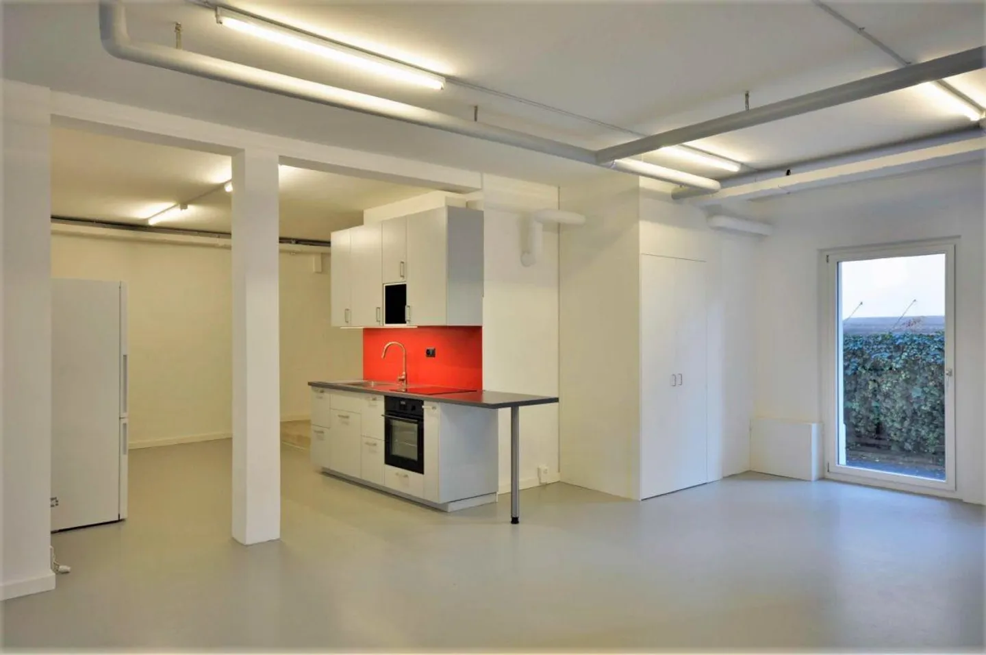 Sehr helles Wohn-Atelier/Wohn-Studio im Parterre auf der Breite - Photo 3 of 8