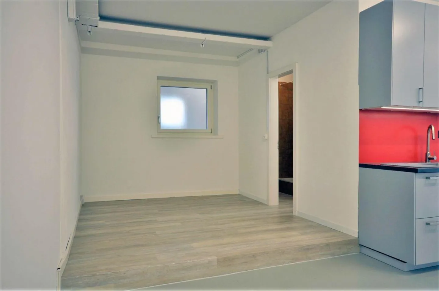 Sehr helles Wohn-Atelier/Wohn-Studio im Parterre auf der Breite - Photo 4 of 8