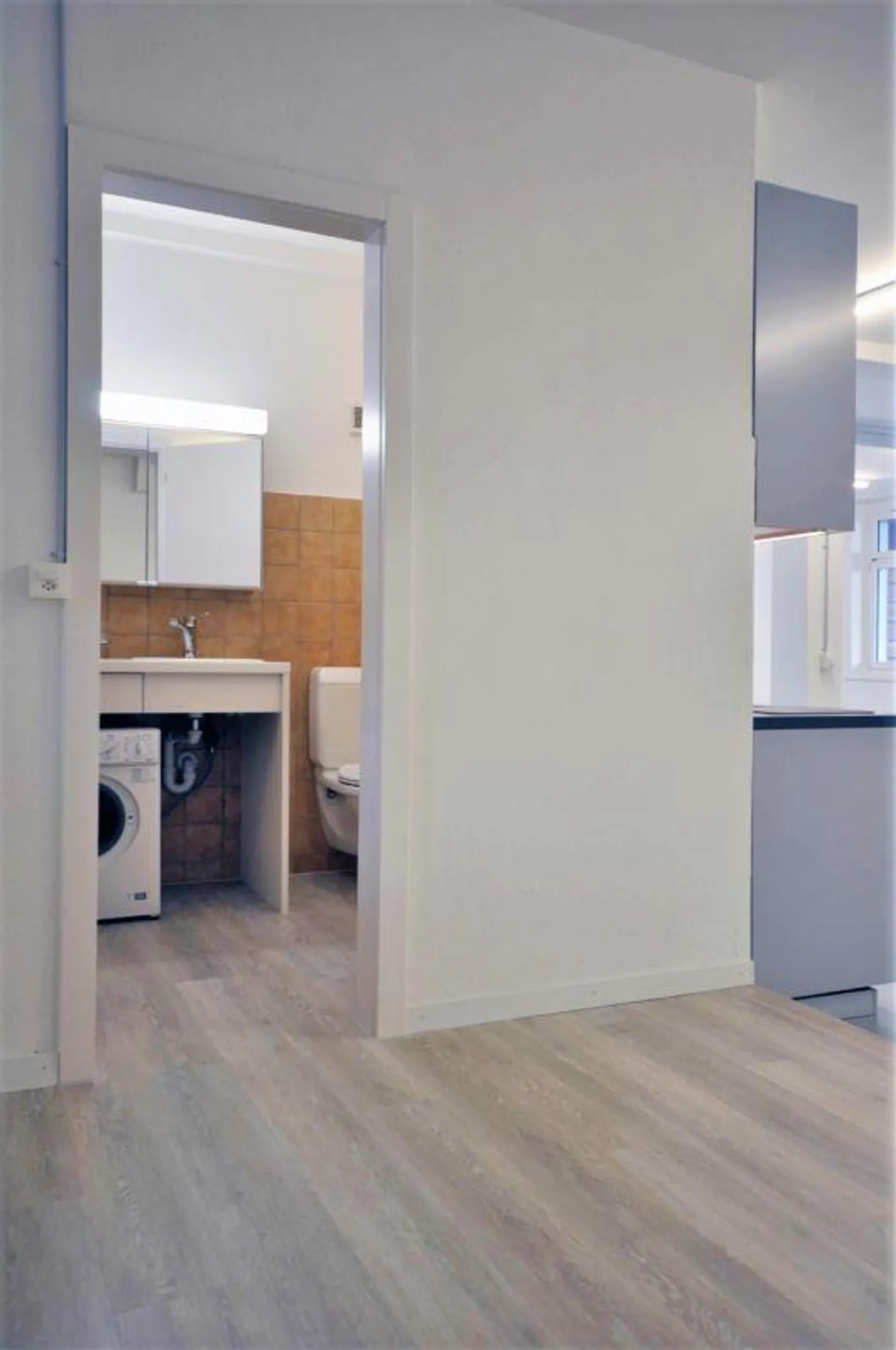 Sehr helles Wohn-Atelier/Wohn-Studio im Parterre auf der Breite - Photo 5 of 8