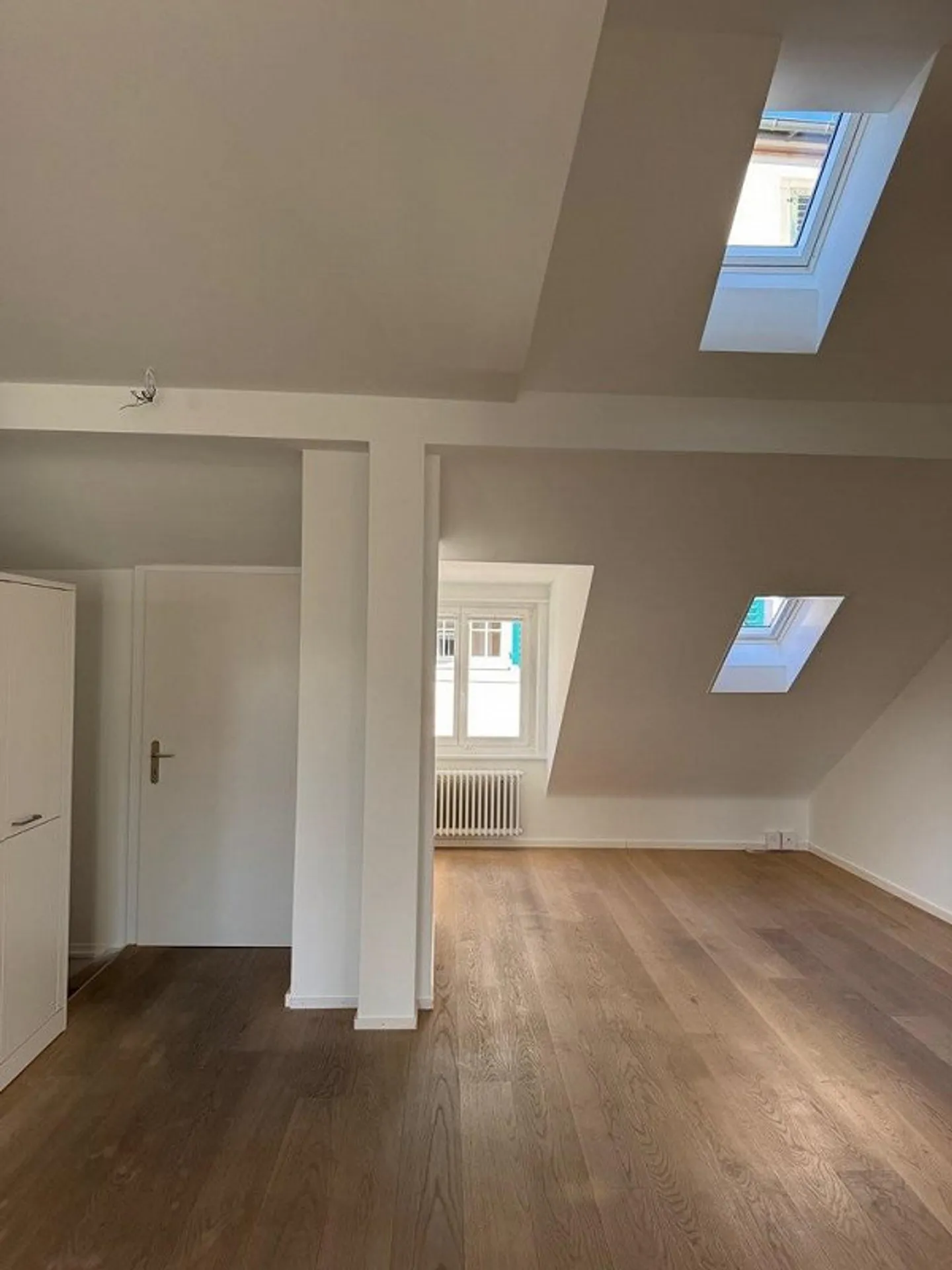 Appartement loft rénové de 1,5 pièce au-dessus des toits de Zurich - Photo 3 sur 8