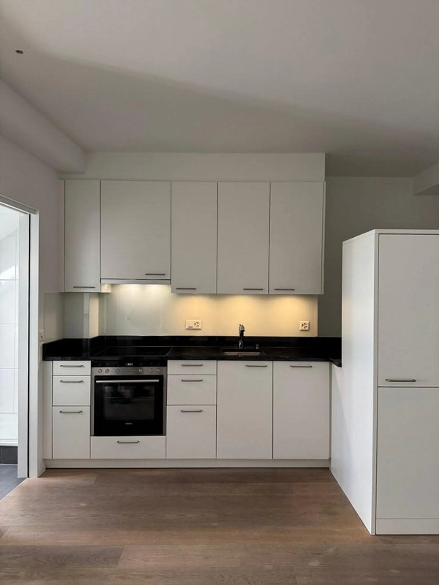 Appartement loft rénové de 1,5 pièce au-dessus des toits de Zurich - Photo 4 sur 8