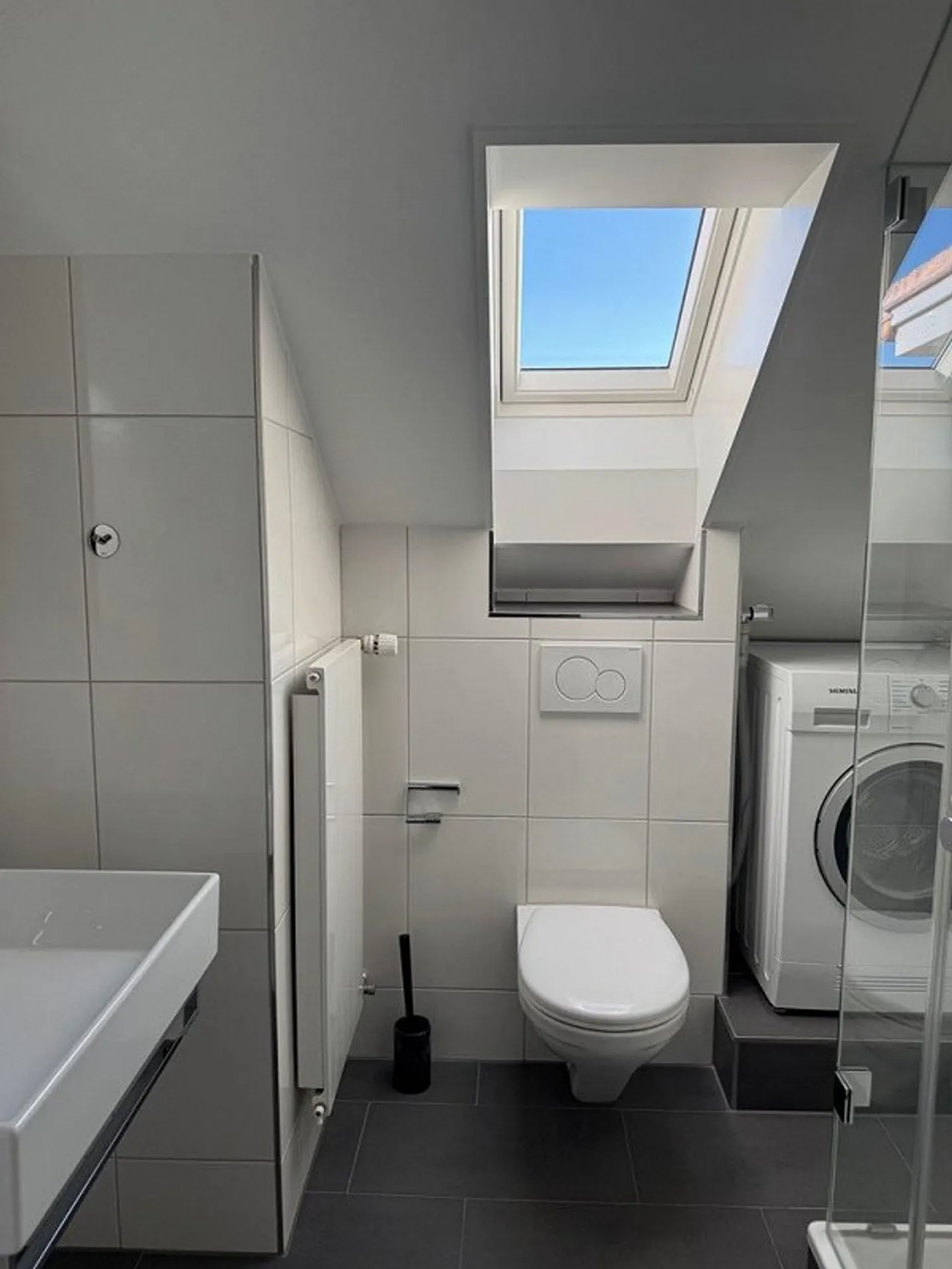 Appartement loft rénové de 1,5 pièce au-dessus des toits de Zurich - Photo 6 sur 8