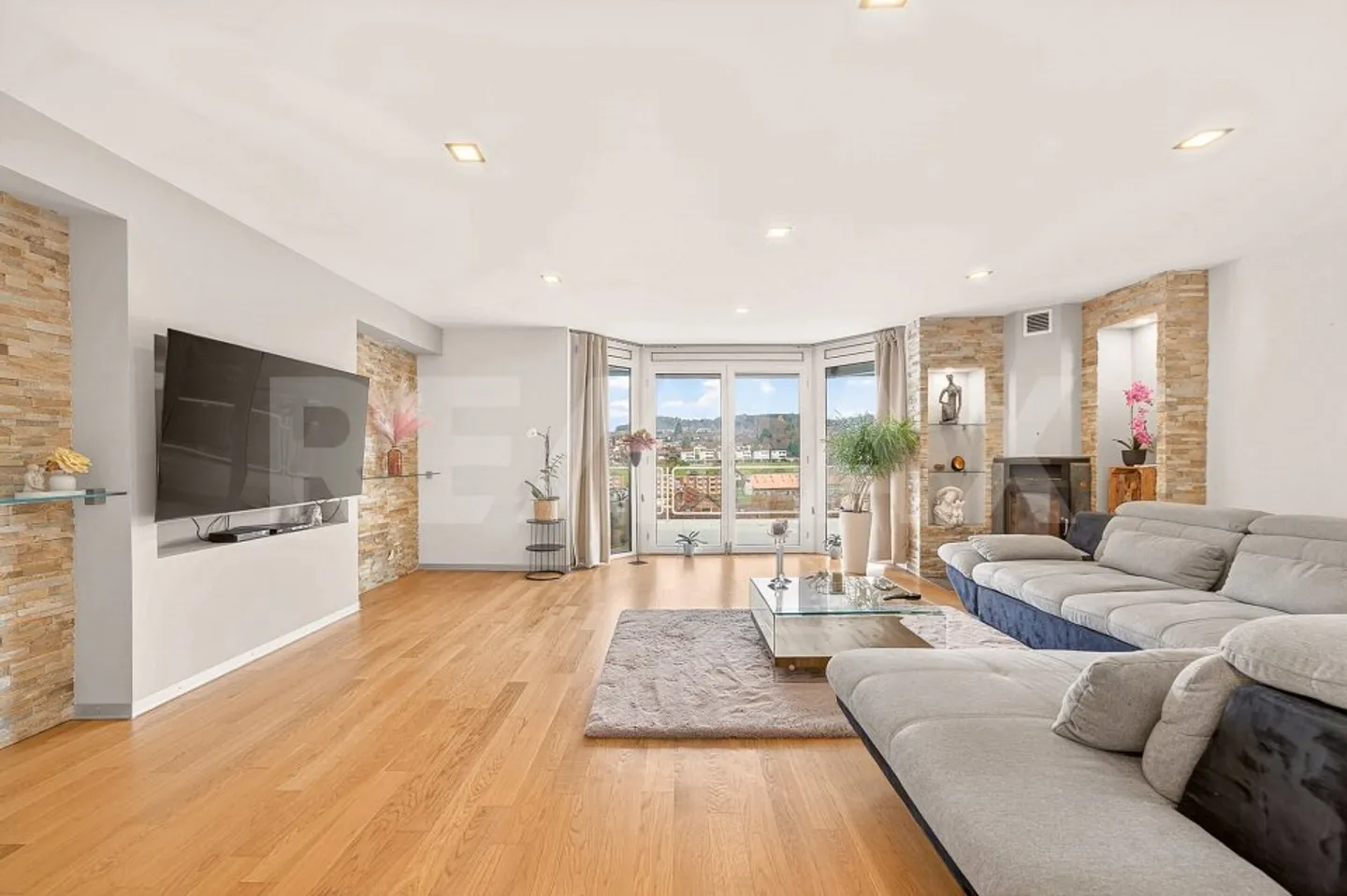 Modern 5.5-room house with breathtaking panoramic views - Photo 2 of 13