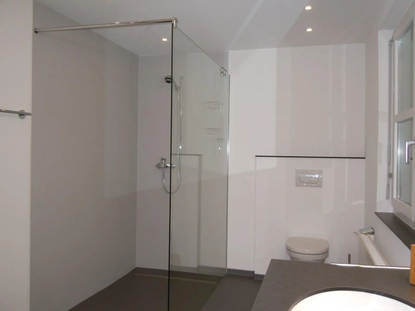Geräumige Wohnung mit großer Terrasse - Foto 11 von 14