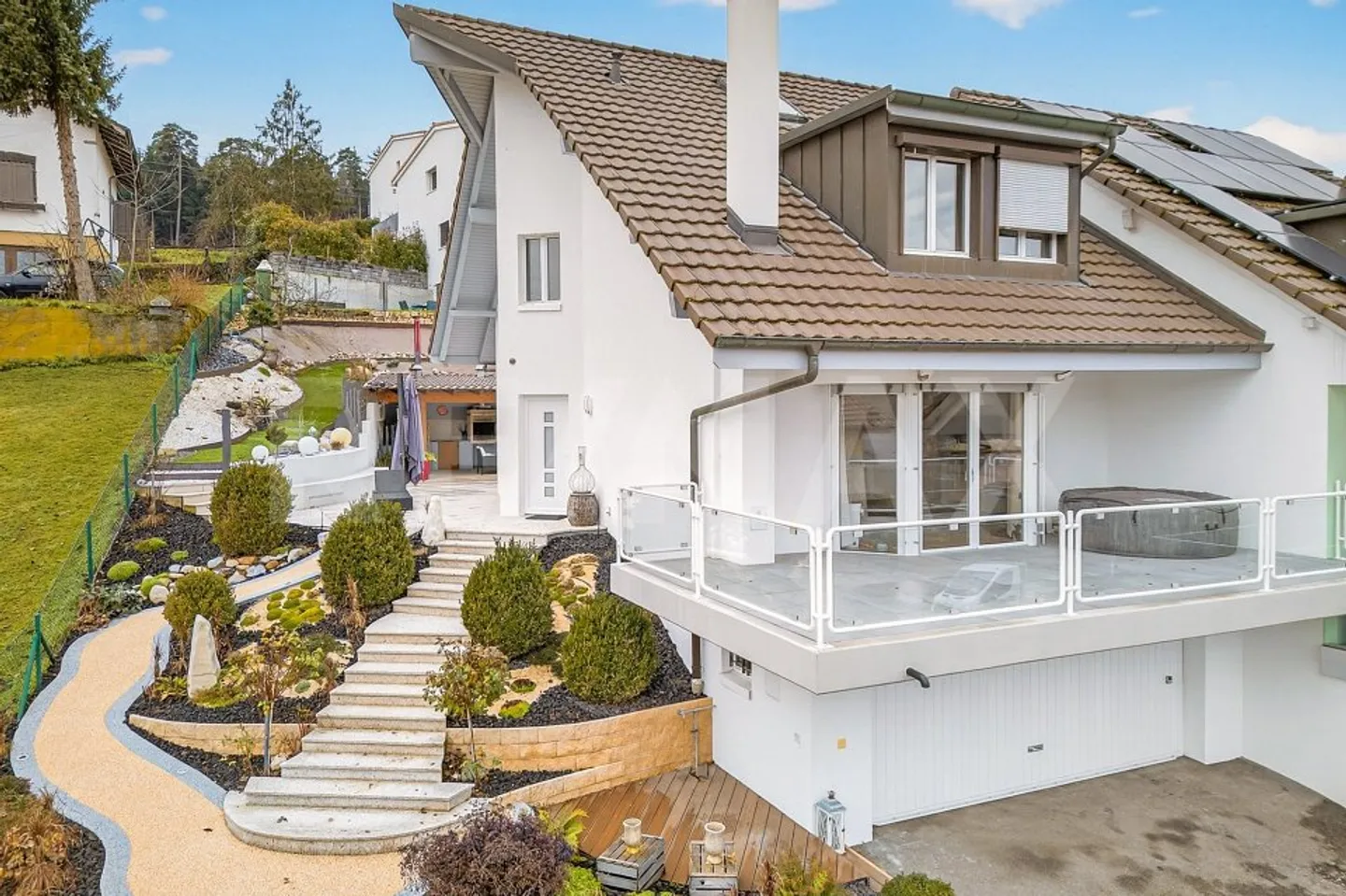 Modern 5.5-room house with breathtaking panoramic views - Photo 1 of 13