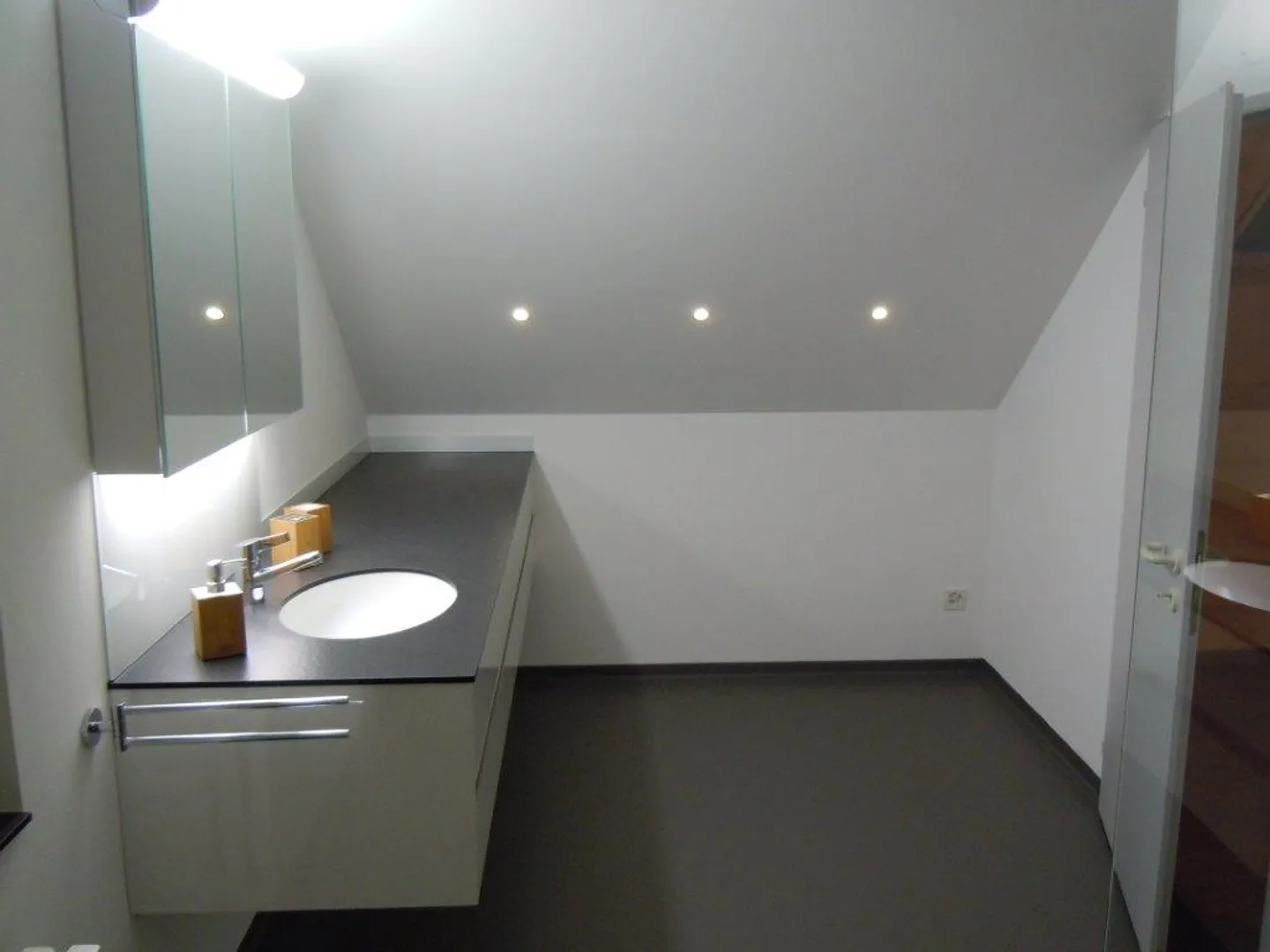 Geräumige Wohnung mit großer Terrasse - Foto 12 von 14