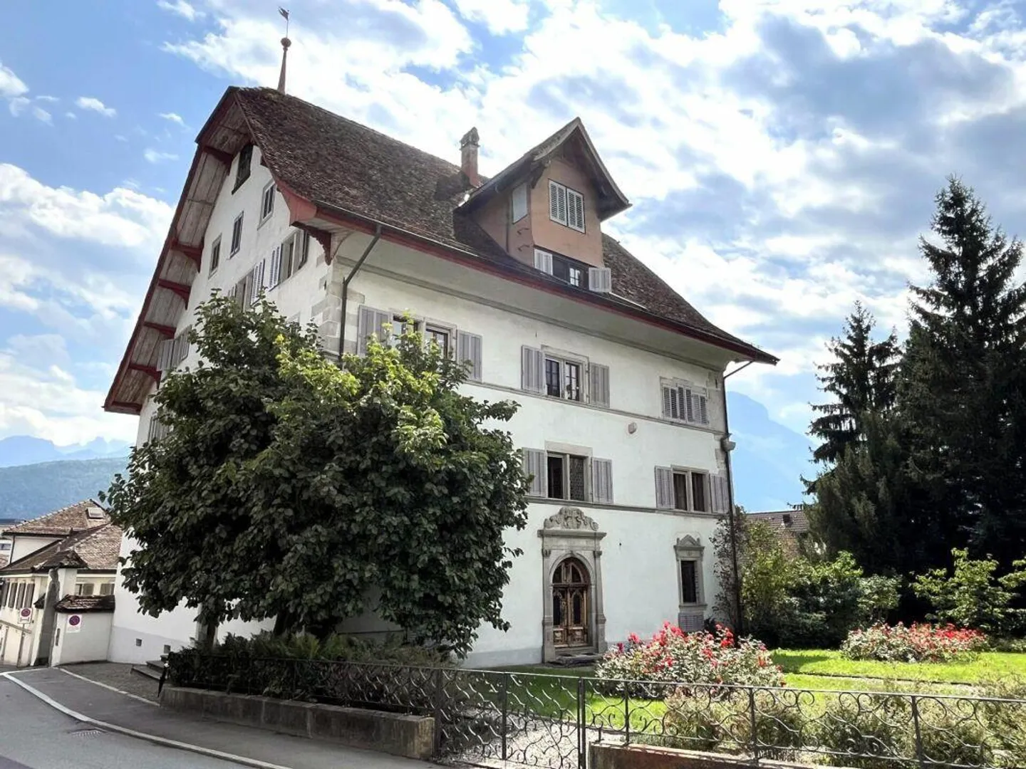 Characterful commercial space in the heart of Schwyz - Photo 1 of 10