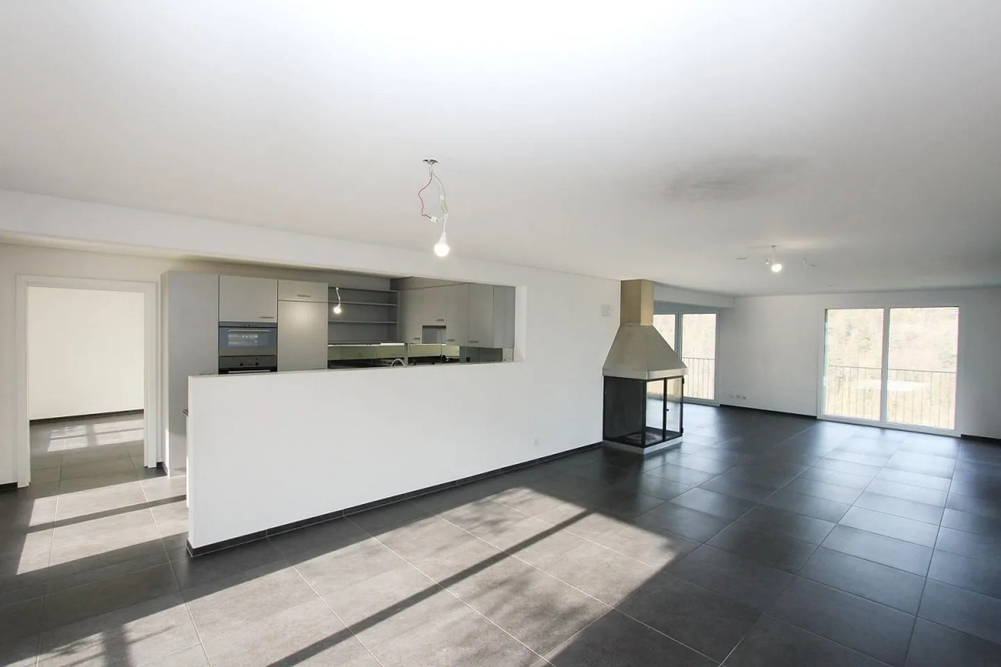 Bright 4½-room apartment near the Rhine river - Photo 3 of 13