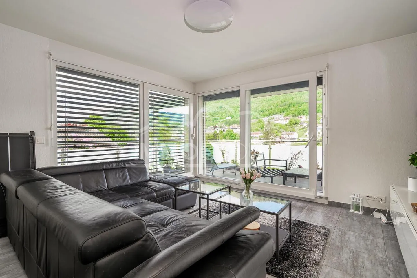 Spacious 4.5 Room Apartment with Balcony - Photo 1 of 11