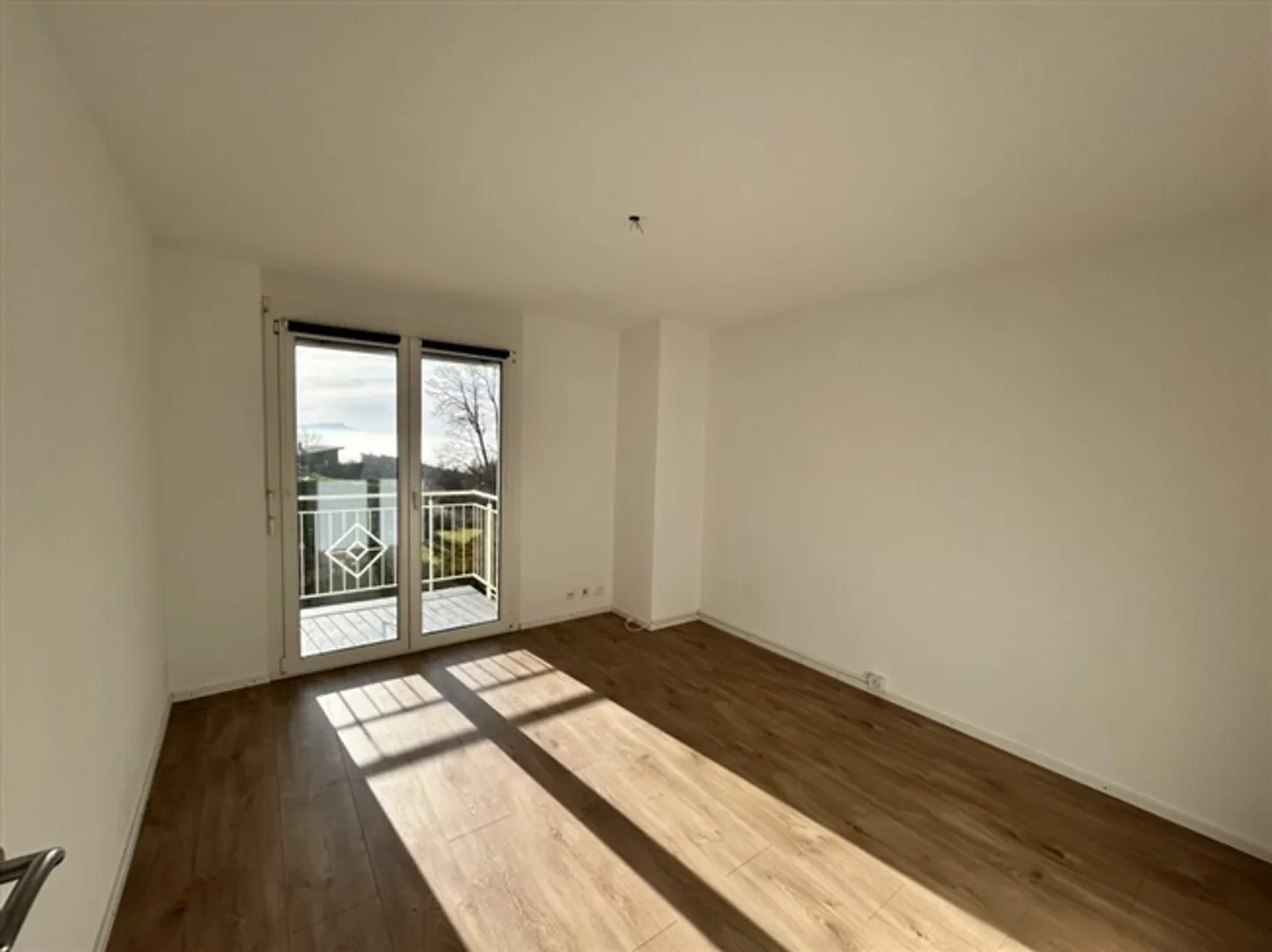 Quiet Villa Near Amenities - Photo 9 of 14