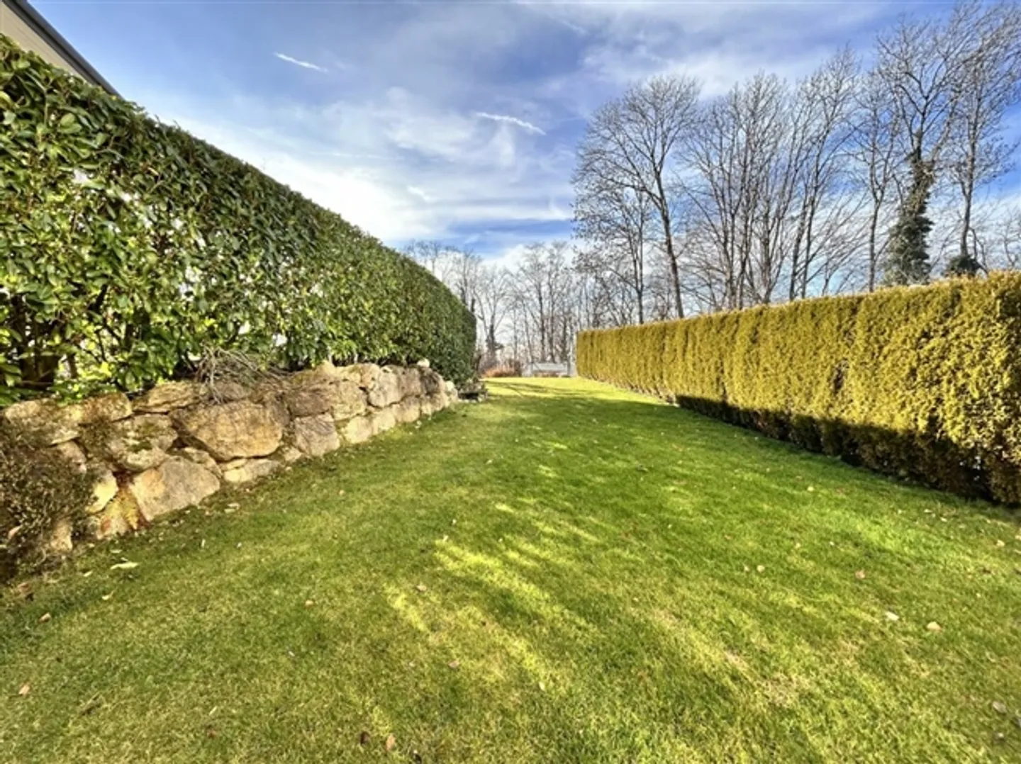 Quiet Villa Near Amenities - Photo 13 of 14