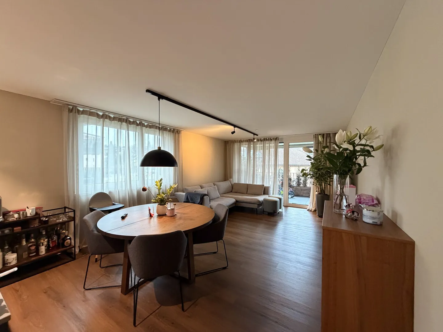 Appartement moderne de 4,5 pièces à louer - Photo 3 sur 9