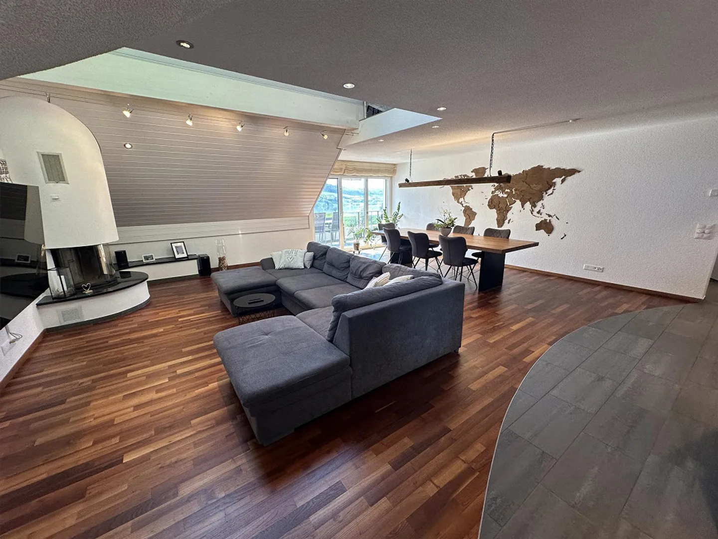 Spacious Maisonette Apartment with Lake View and Parking - Photo 1 of 13