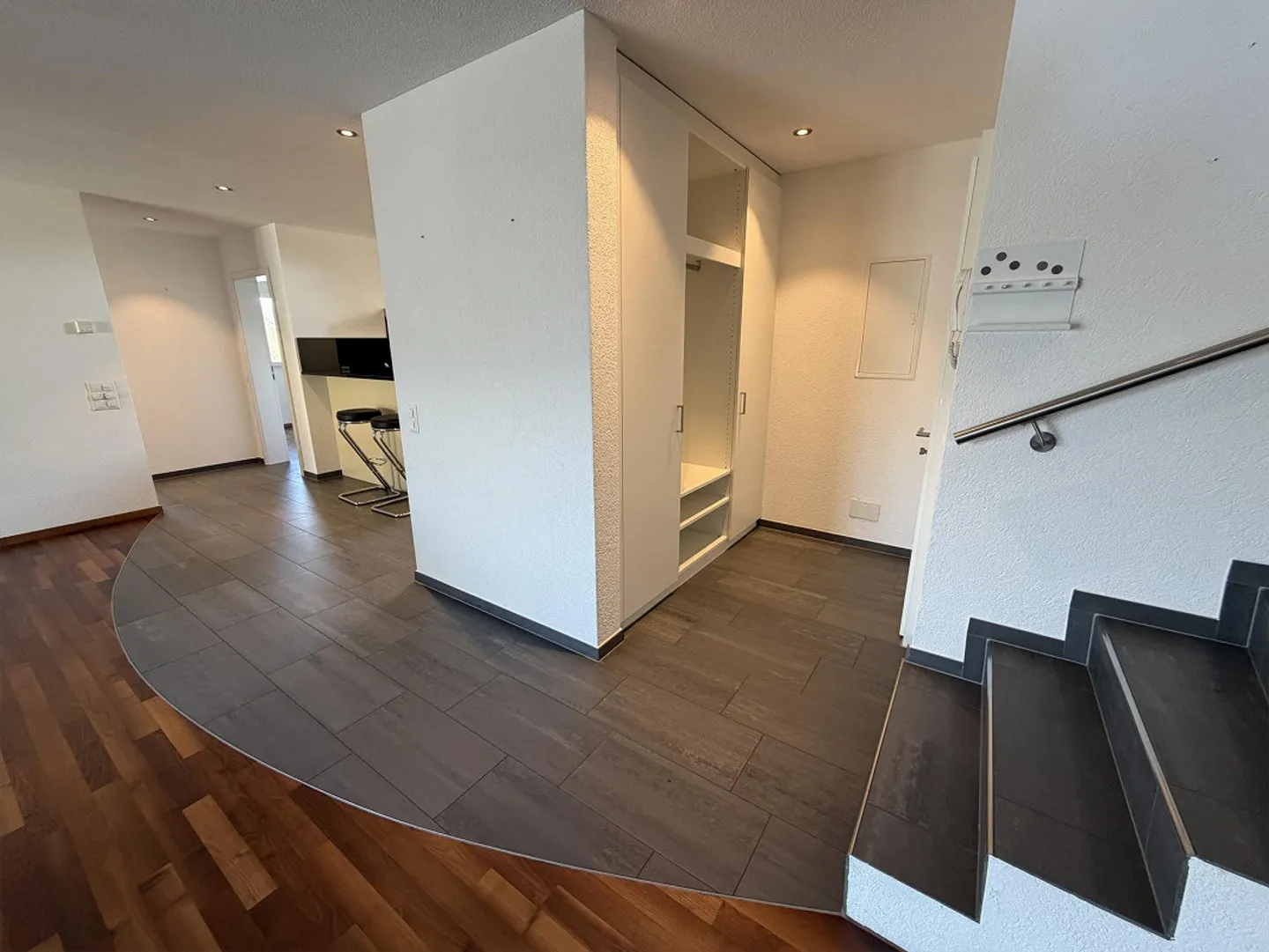 Spacious Maisonette Apartment with Lake View and Parking - Photo 5 of 13