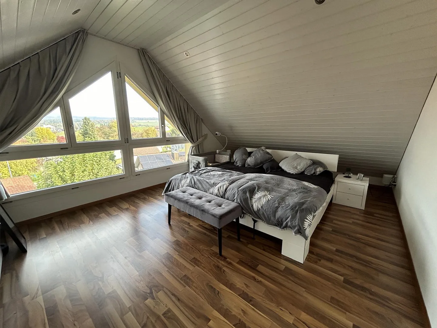 Spacious Maisonette Apartment with Lake View and Parking - Photo 11 of 13