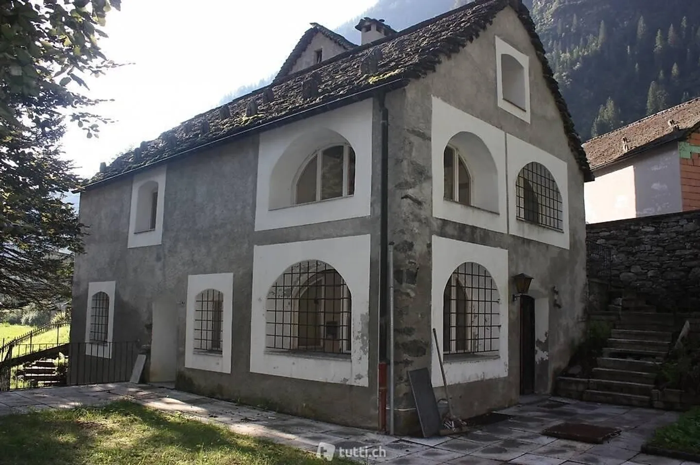 Casa con 4 appartamenti - Foto 2 di 10