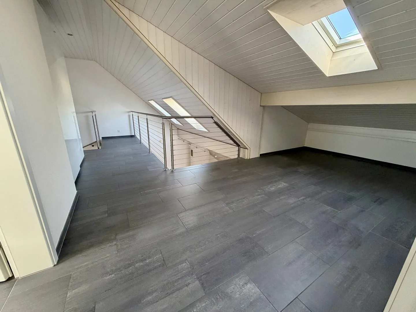 Spacious Maisonette Apartment with Lake View and Parking - Photo 9 of 13