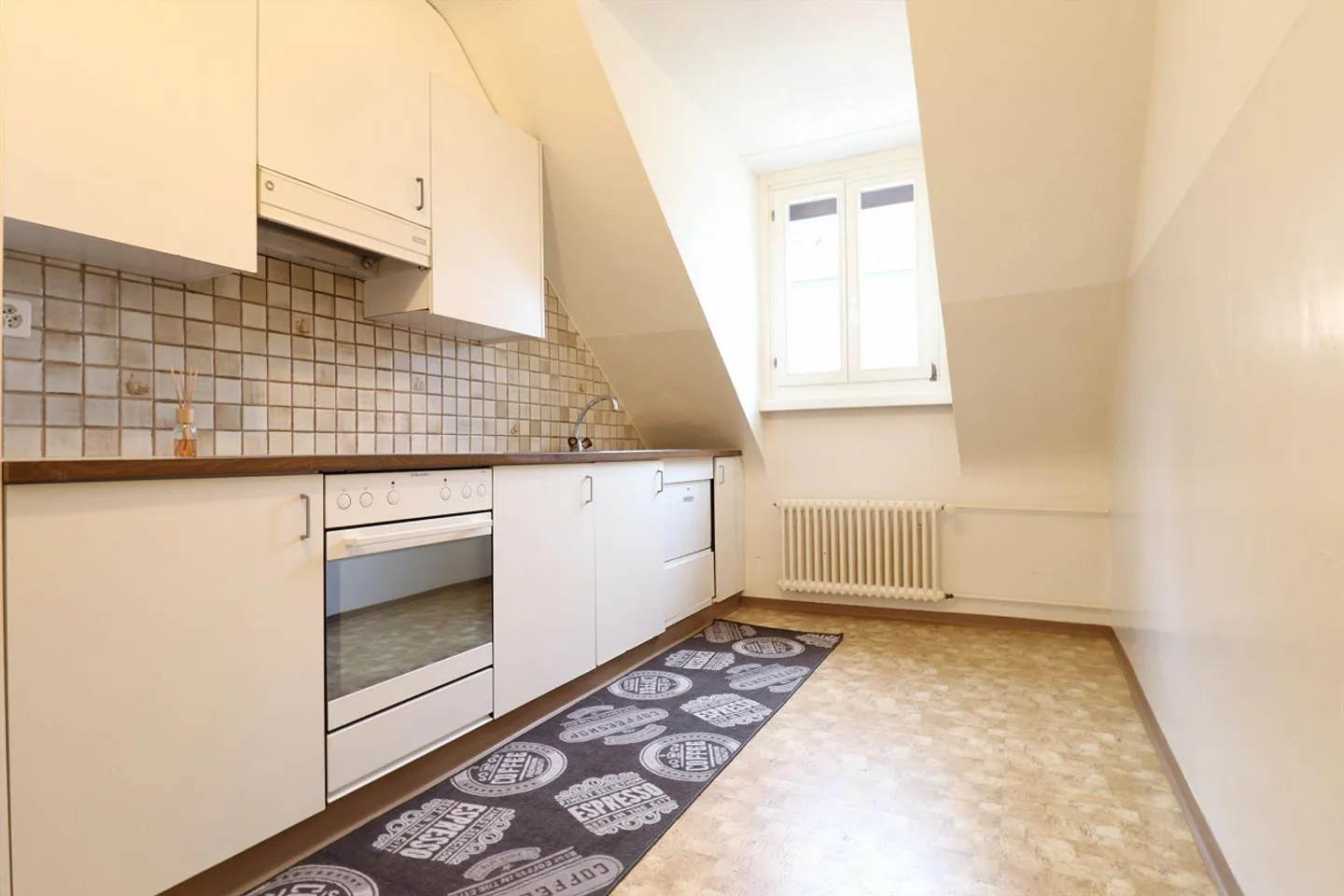 Appartement lumineux de 3 pièces avec balcon au centre - Photo 4 sur 6