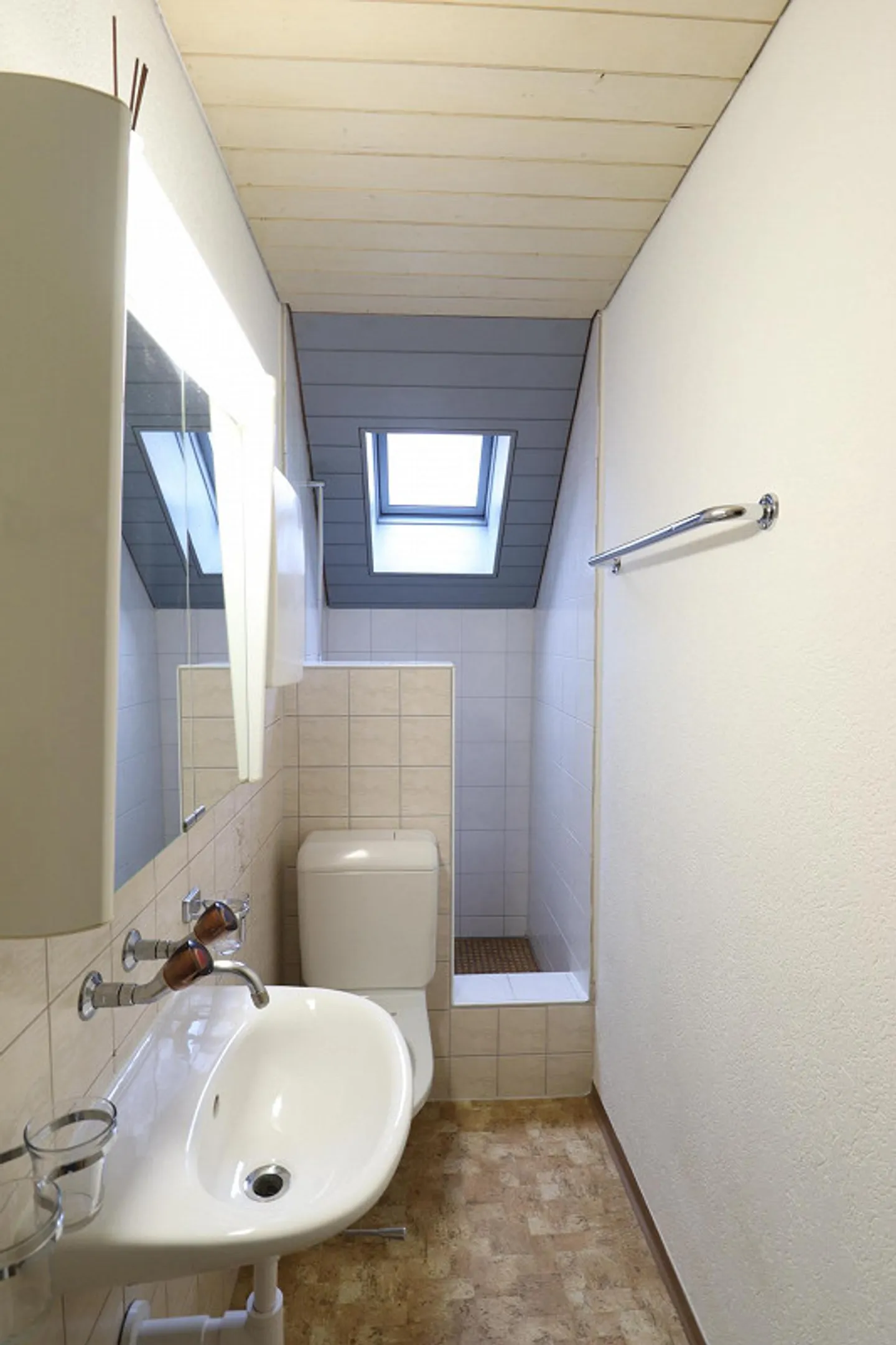 Appartement lumineux de 3 pièces avec balcon au centre - Photo 5 sur 6