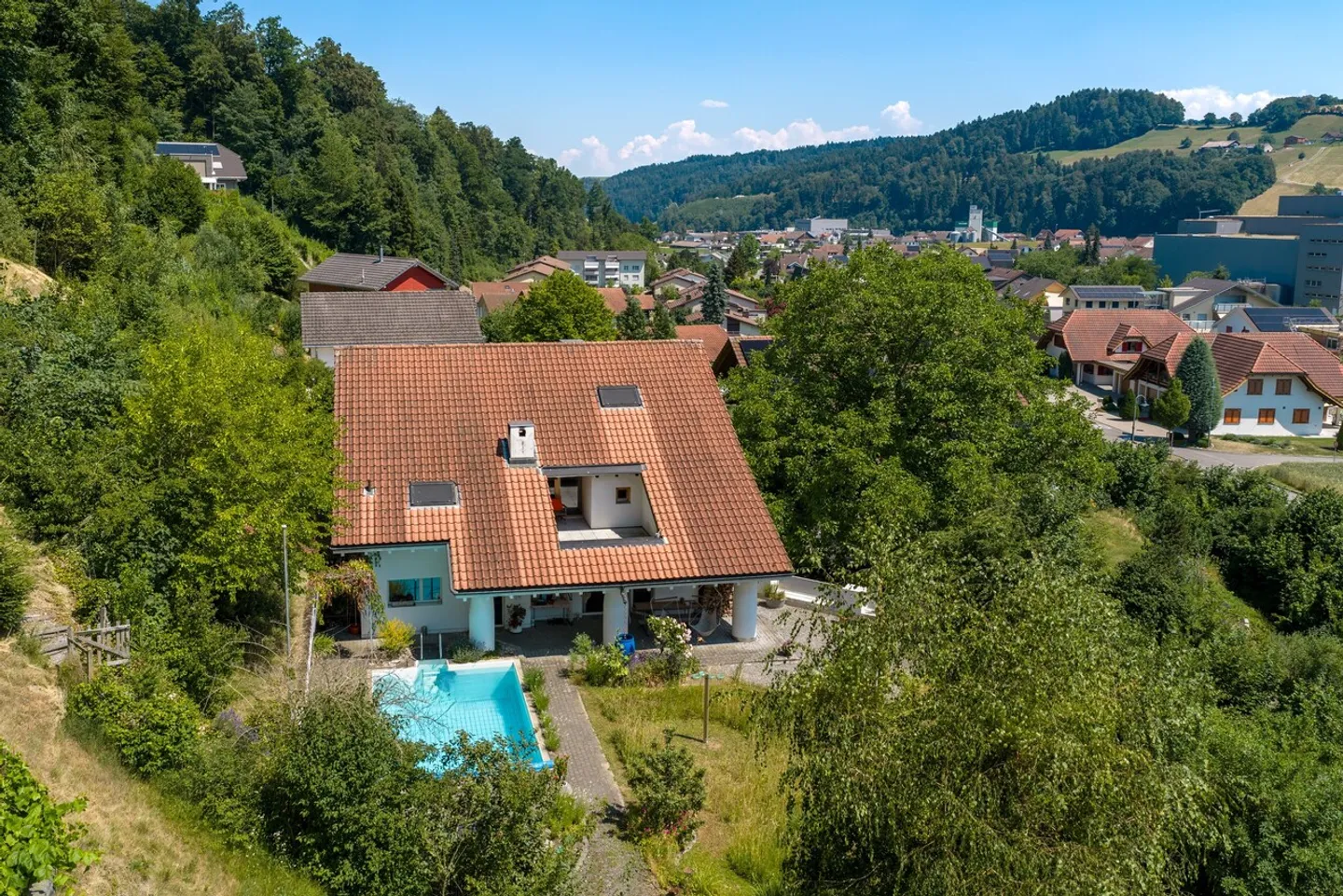 Une maison spéciale pour s'épanouir - Photo 2 sur 13