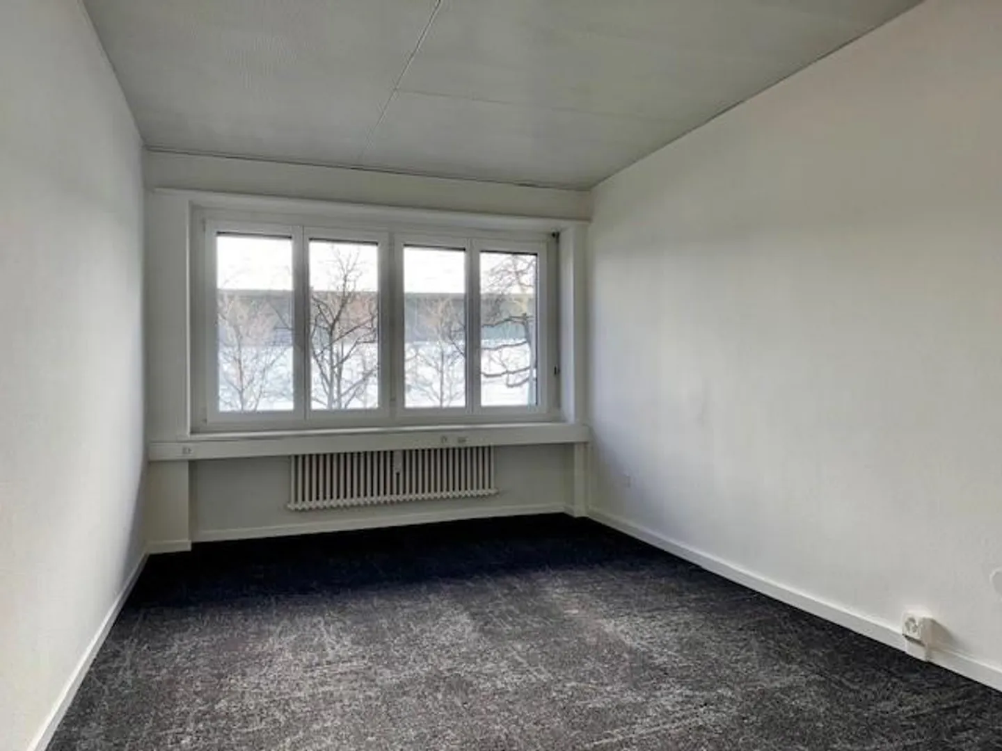 Bureaux modernes avec accès à un espace de travail partagé - Photo 3 sur 11