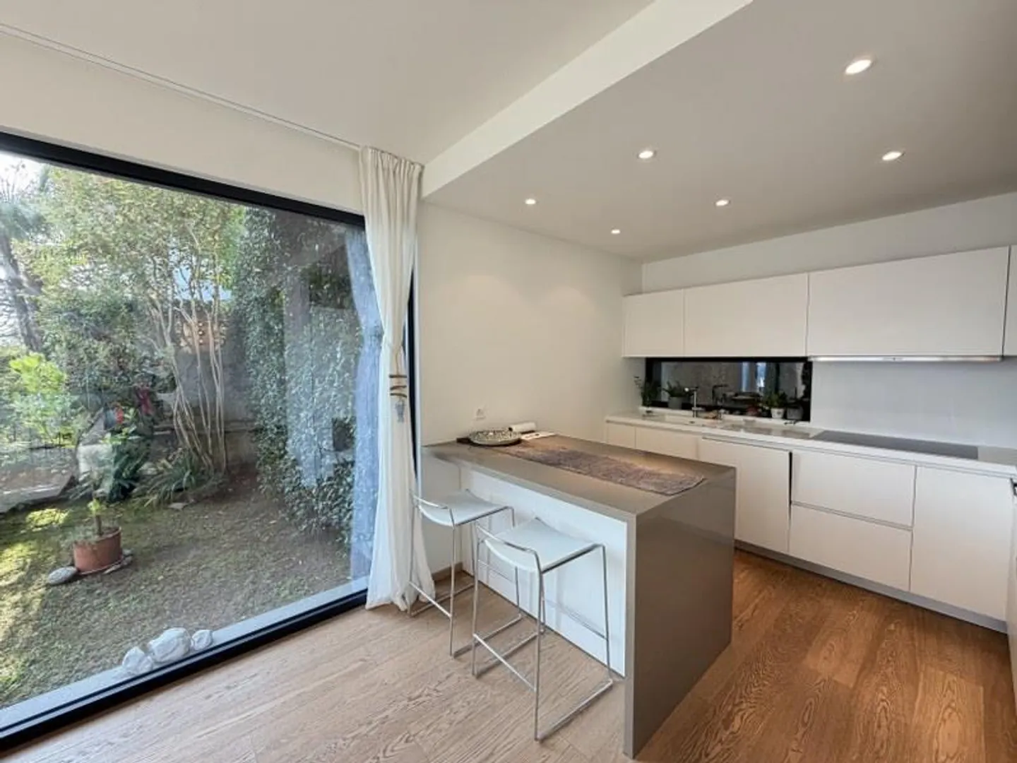 3.5-ROOM APARTMENT FURNISHED WITH LAKE VIEW, GARDEN AND TERRACE - Photo 9 of 13