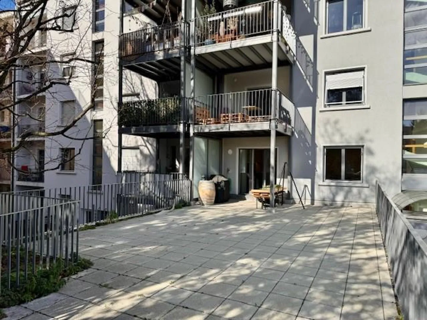 Bureaux modernes avec accès à un espace de travail partagé - Photo 8 sur 11