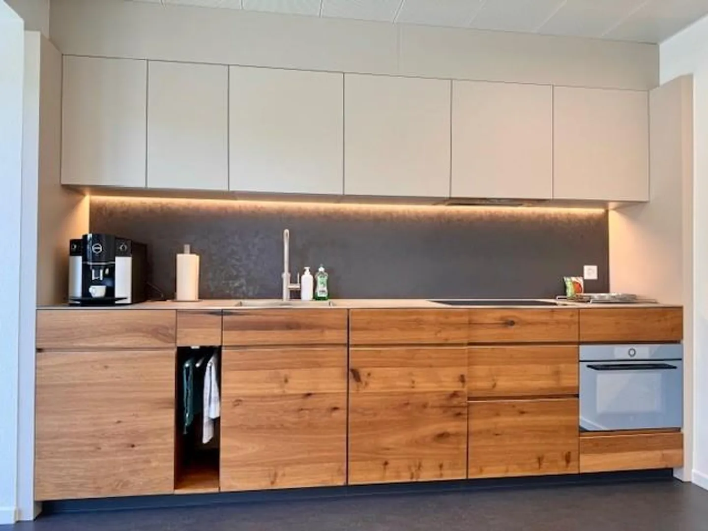 Bureaux modernes avec accès à un espace de travail partagé - Photo 10 sur 11