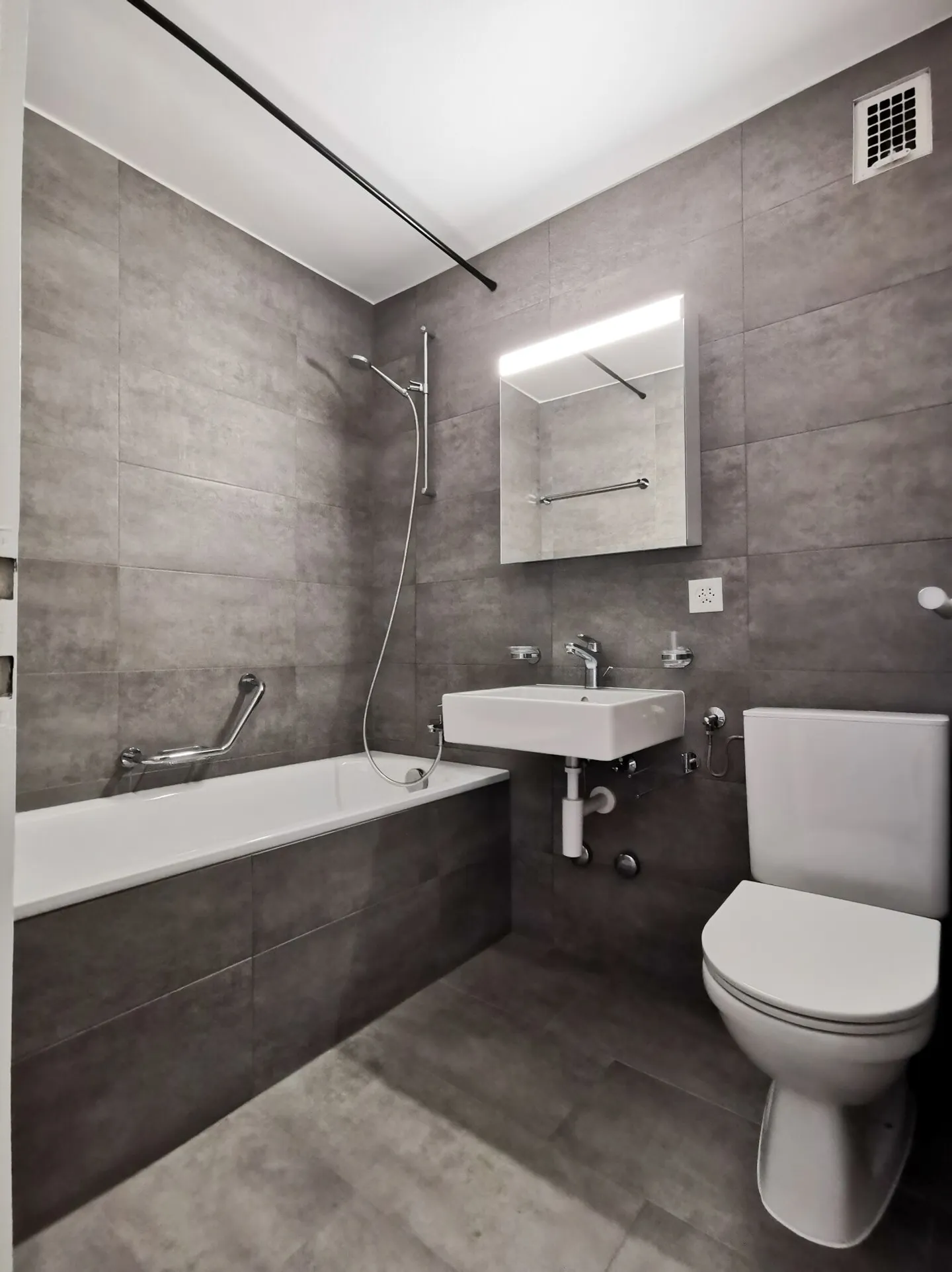 Bright 2-room apartment - Photo 6 of 8