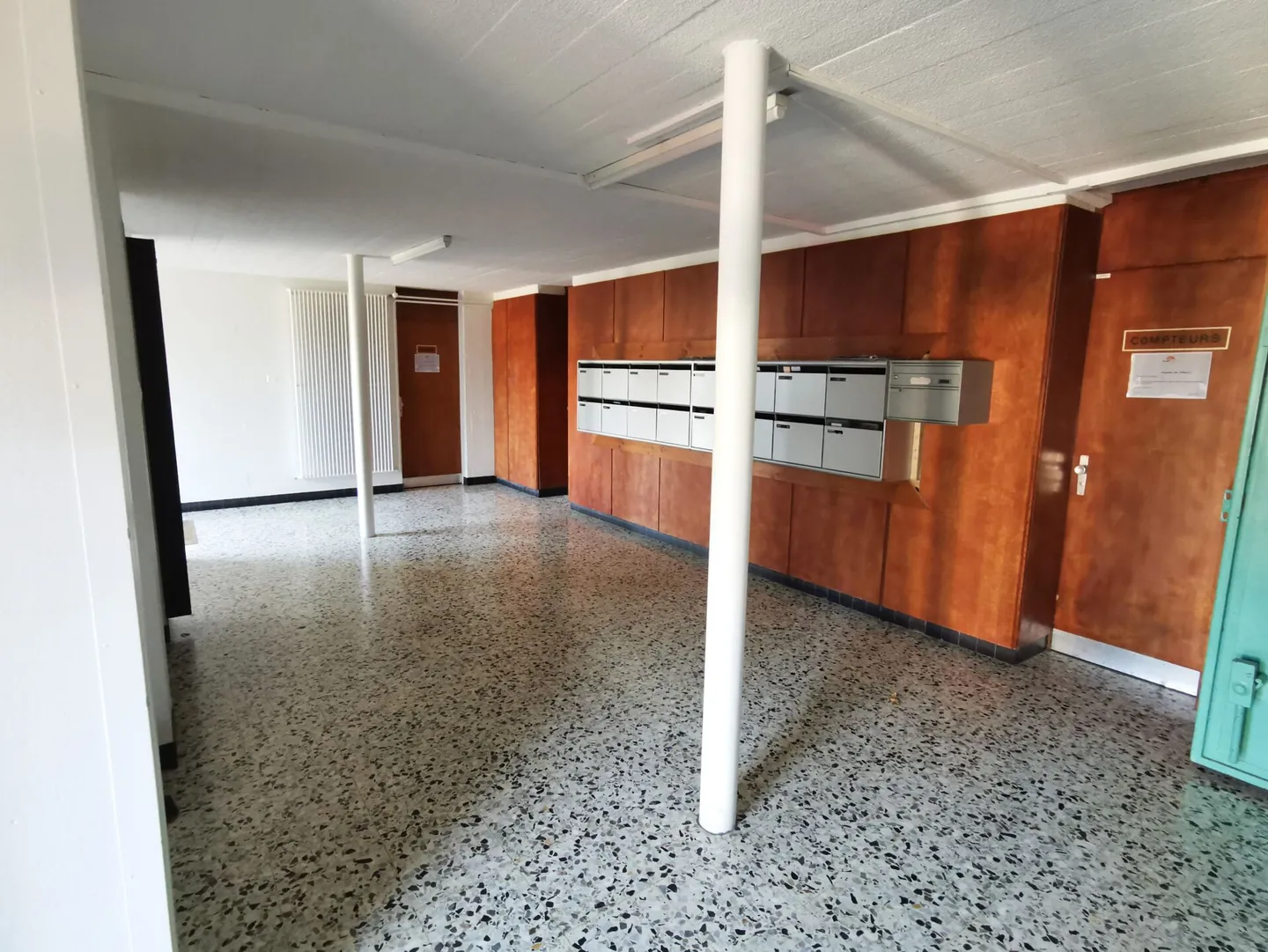 Bright 2-room apartment - Photo 7 of 8